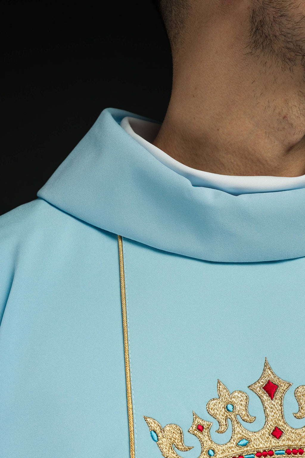 Chasuble liturgique mariale brodée d'une couronne Bleu