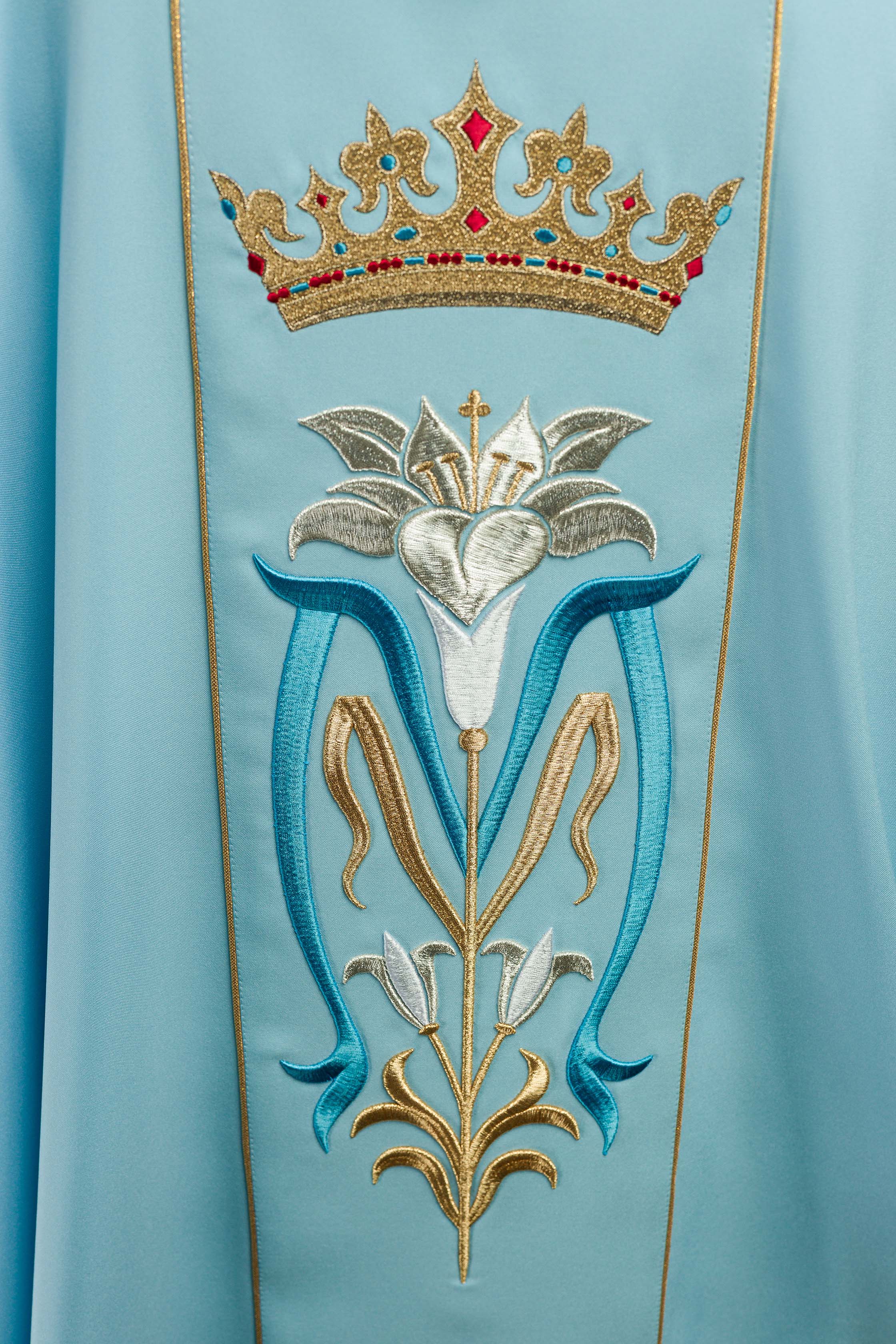 Chasuble liturgique mariale brodée d'une couronne Bleu