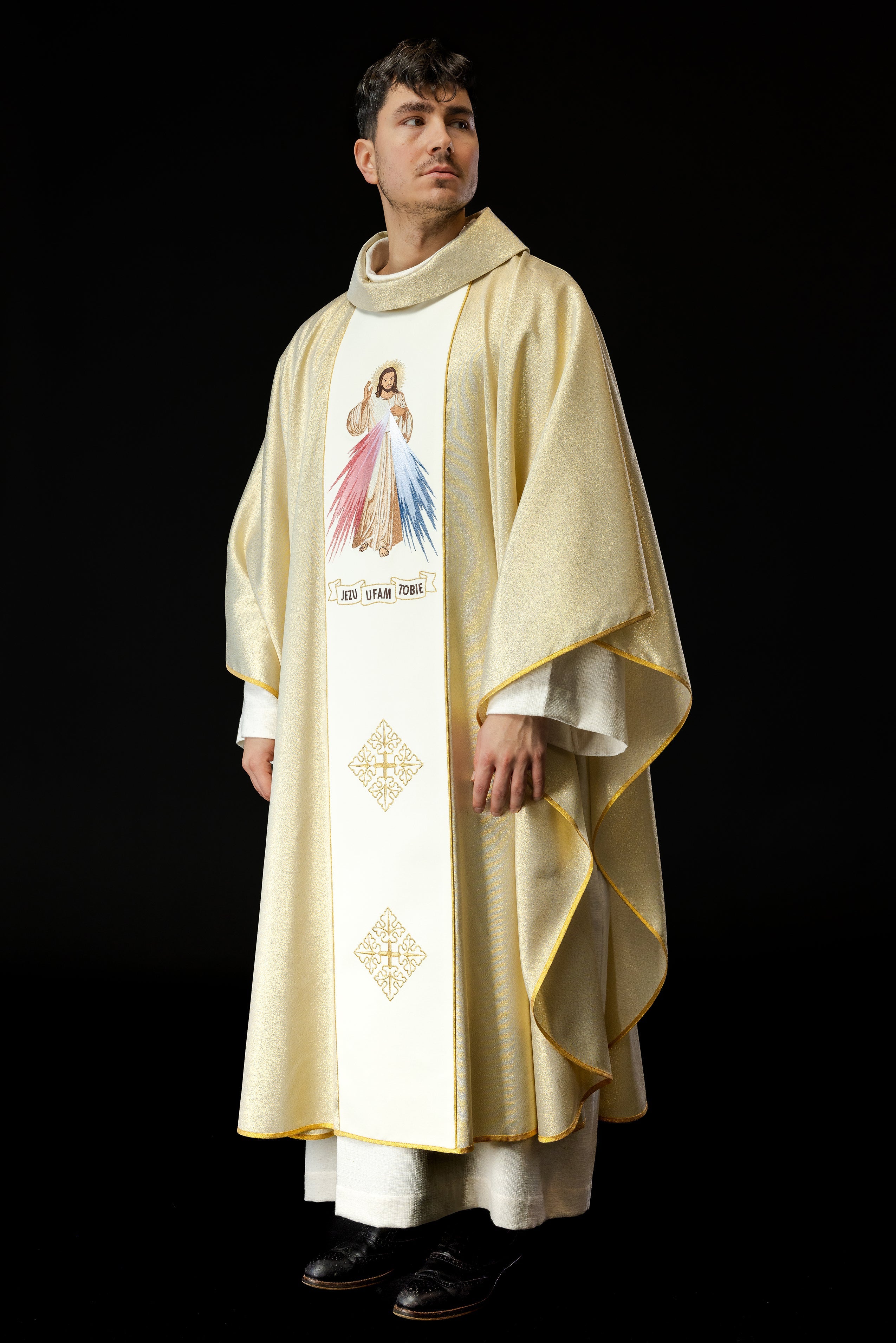 Chasuble brodée de Jésus le Miséricordieux et IHS en or