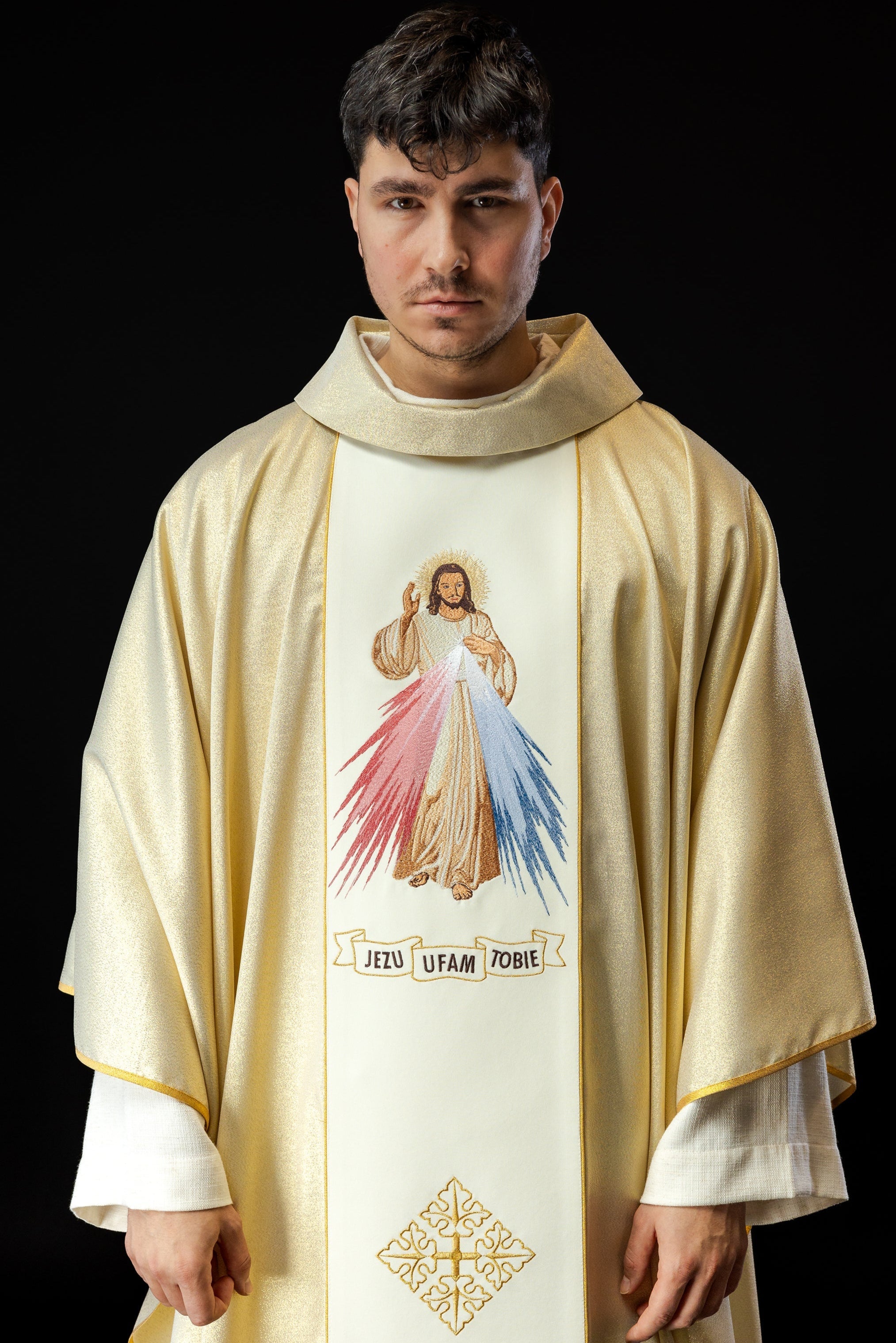 Chasuble brodée de Jésus le Miséricordieux et IHS en or