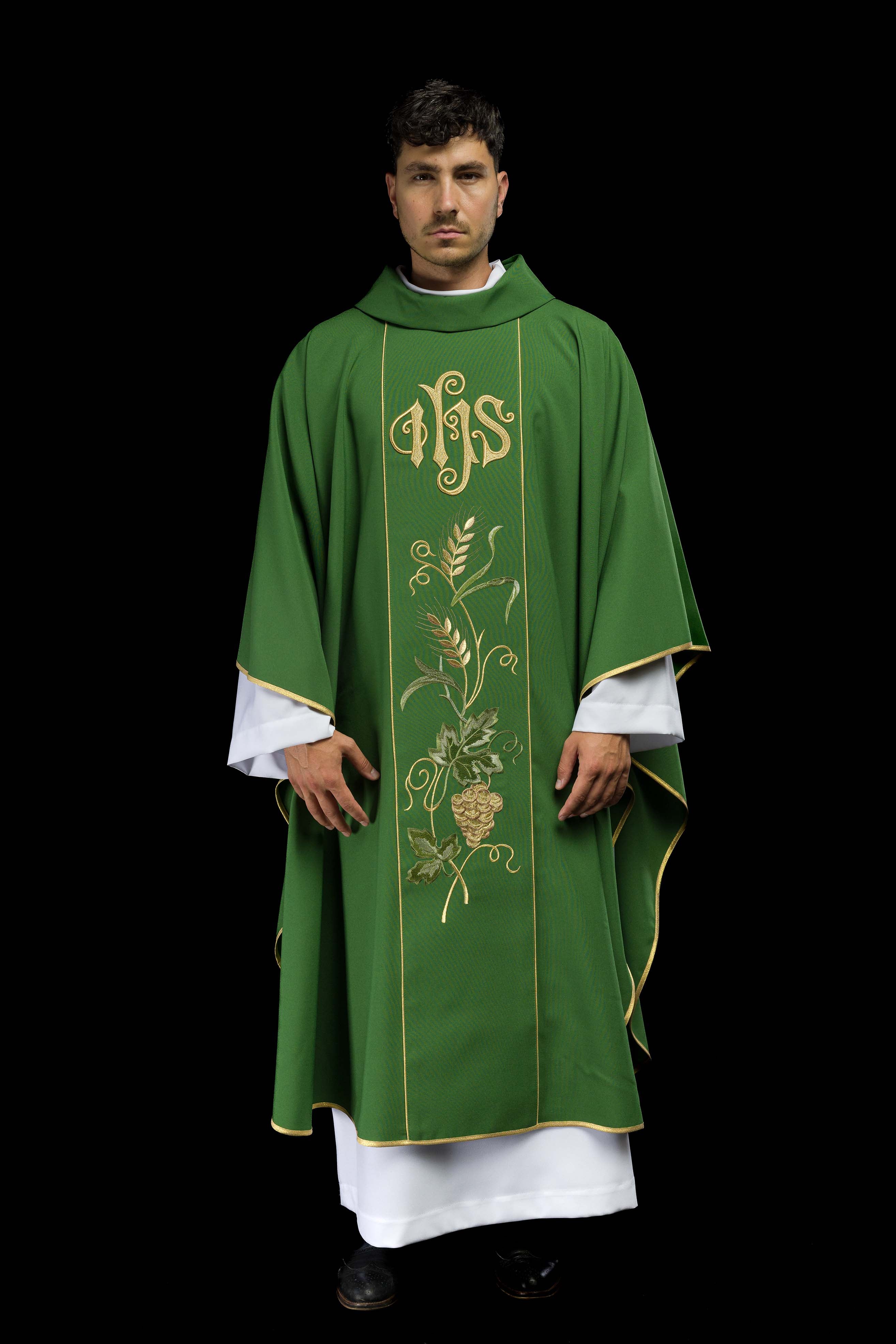 Chasuble verte sur ceinture avec broderie IHS, oreilles et raisins