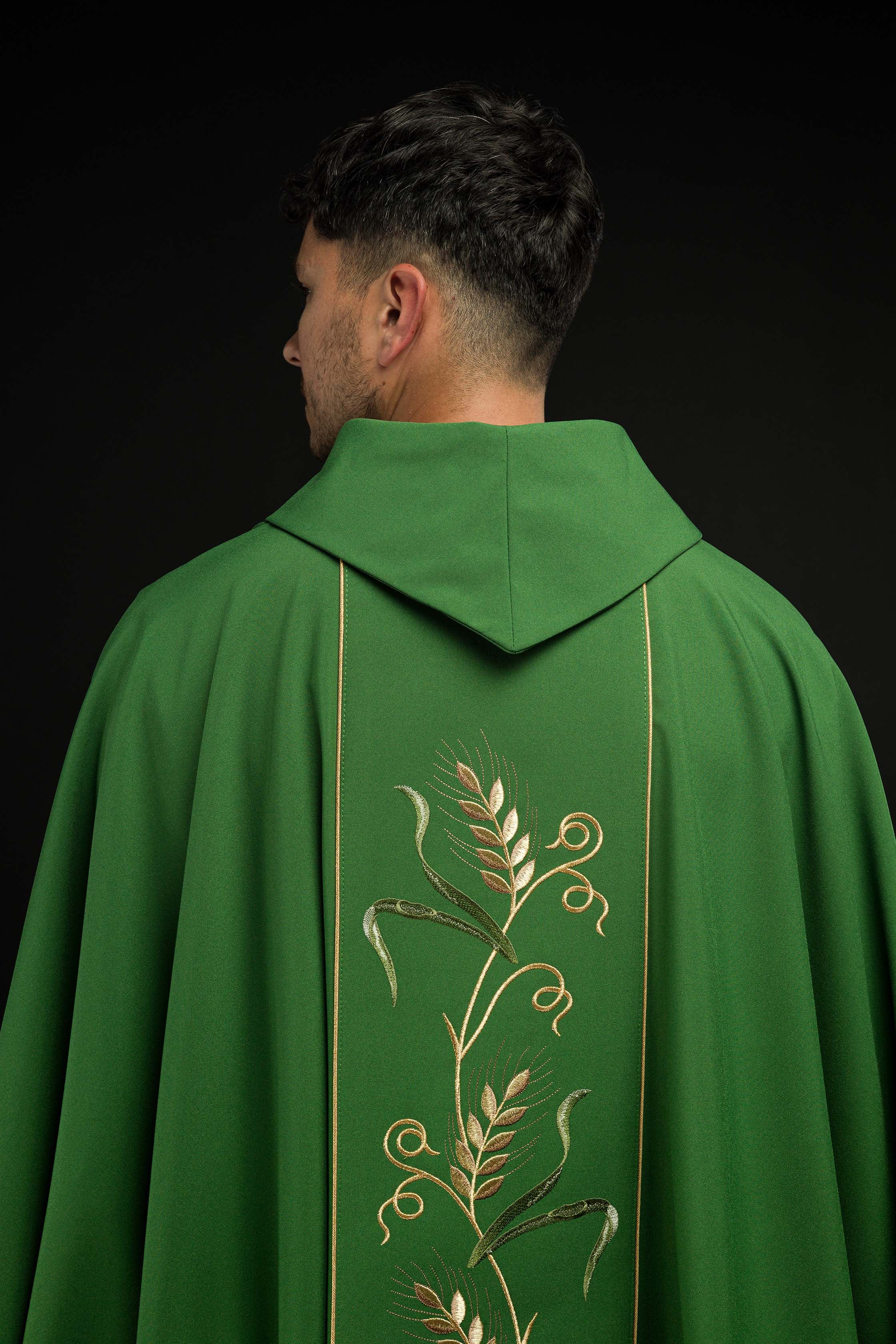 Chasuble verte sur ceinture avec broderie IHS, oreilles et raisins