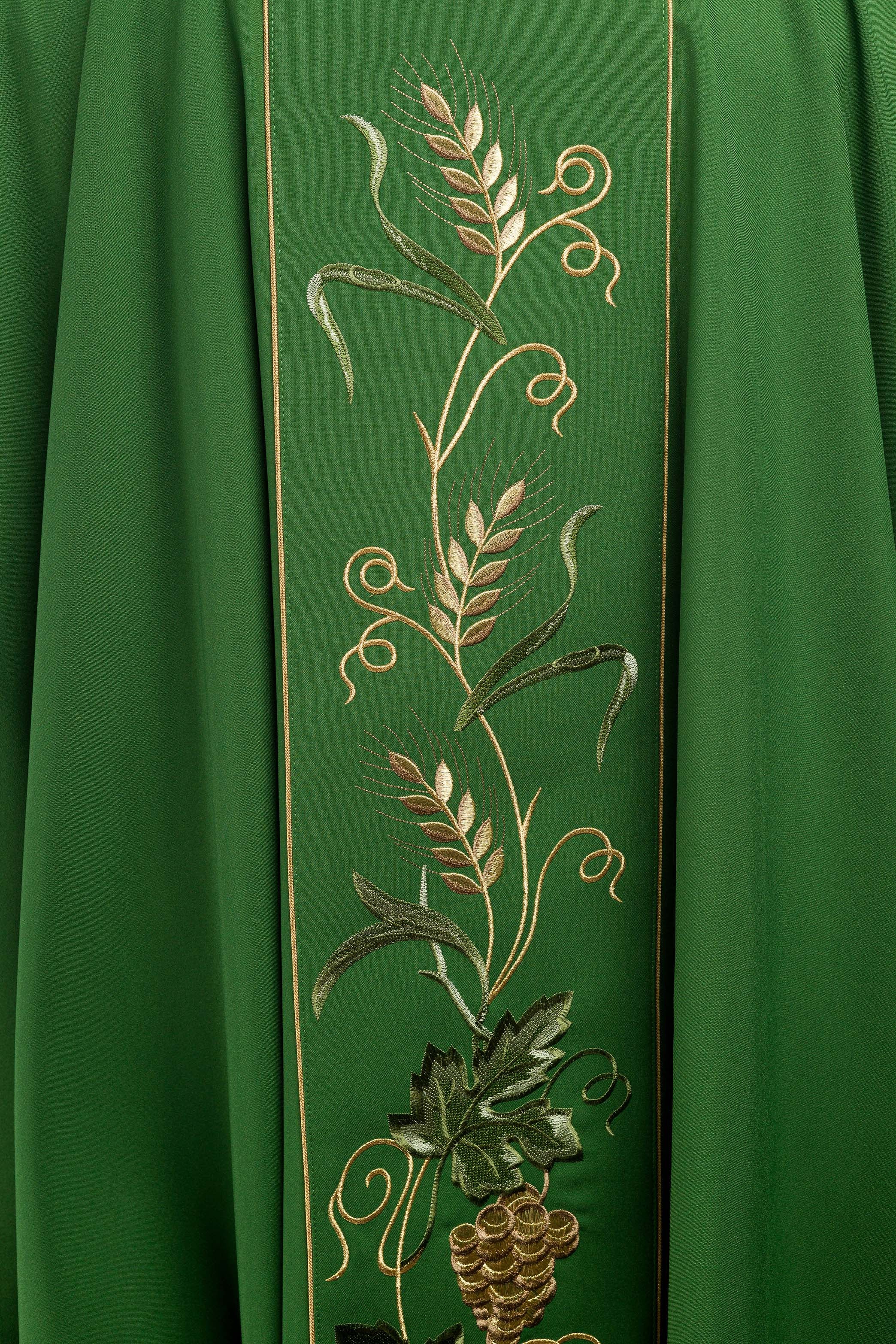 Chasuble verte sur ceinture avec broderie IHS, oreilles et raisins