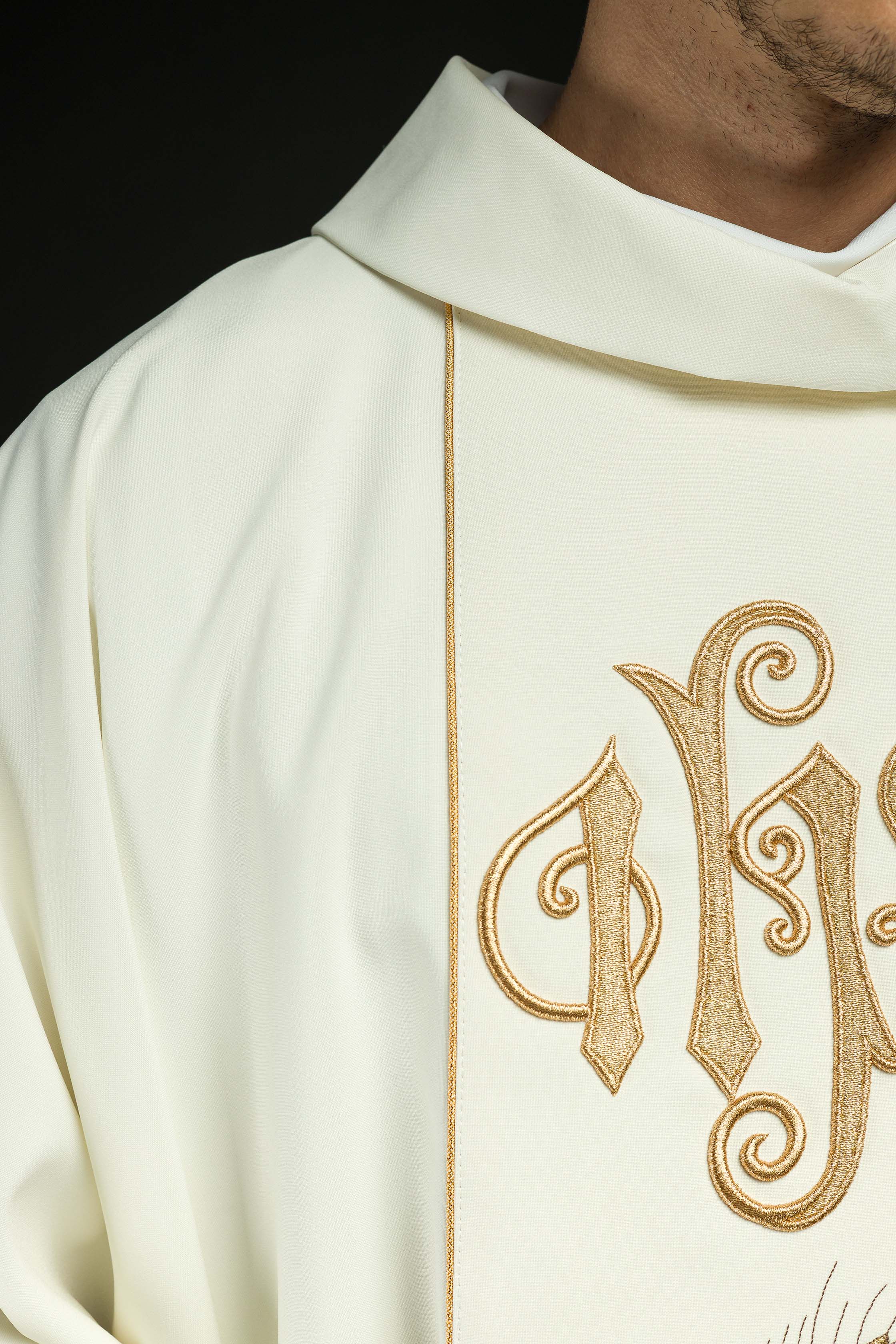 Chasuble de ceinture brodée du symbole IHS, des oreilles et des raisins écrus