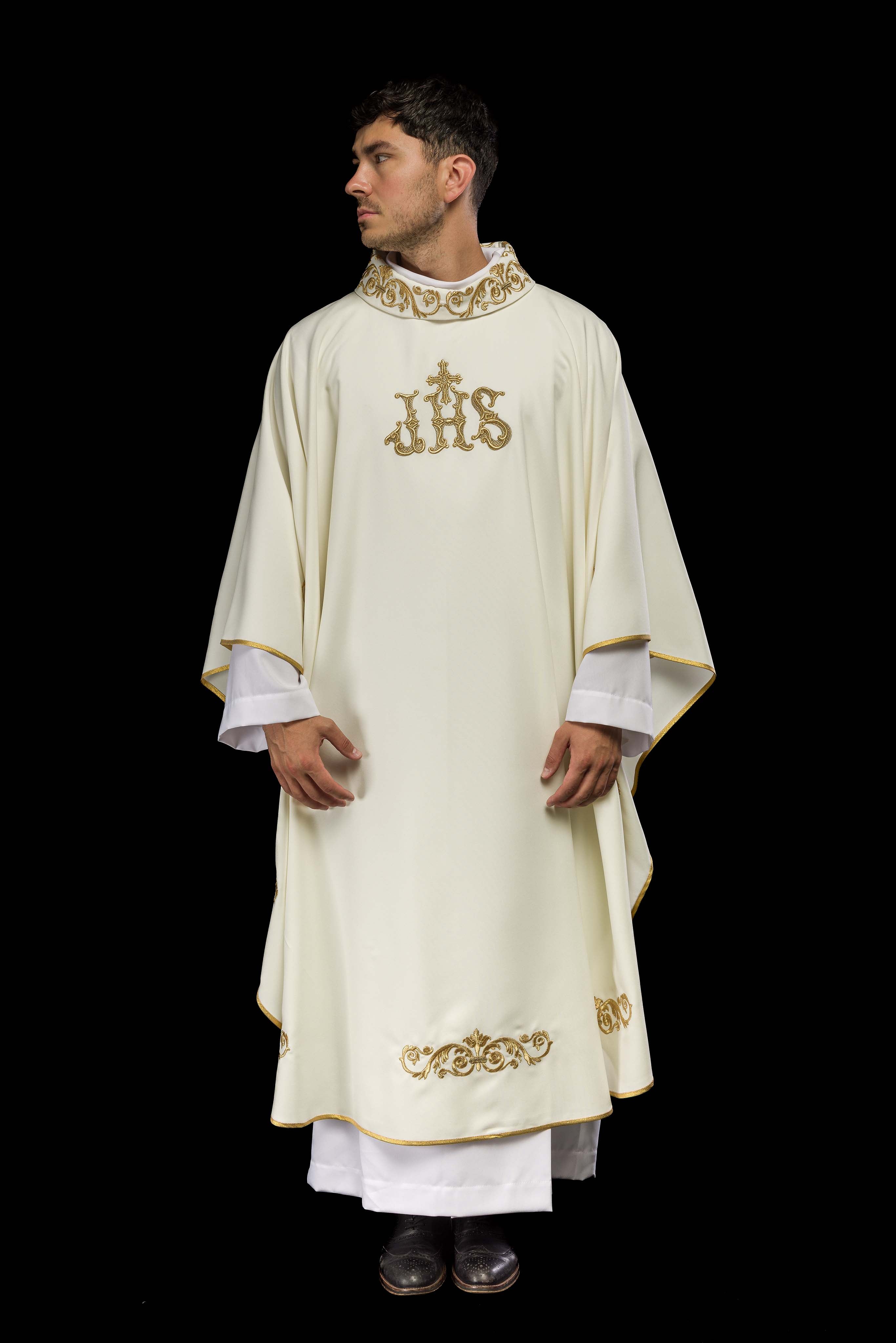 Chasuble avec bordure décorée et motif IHS