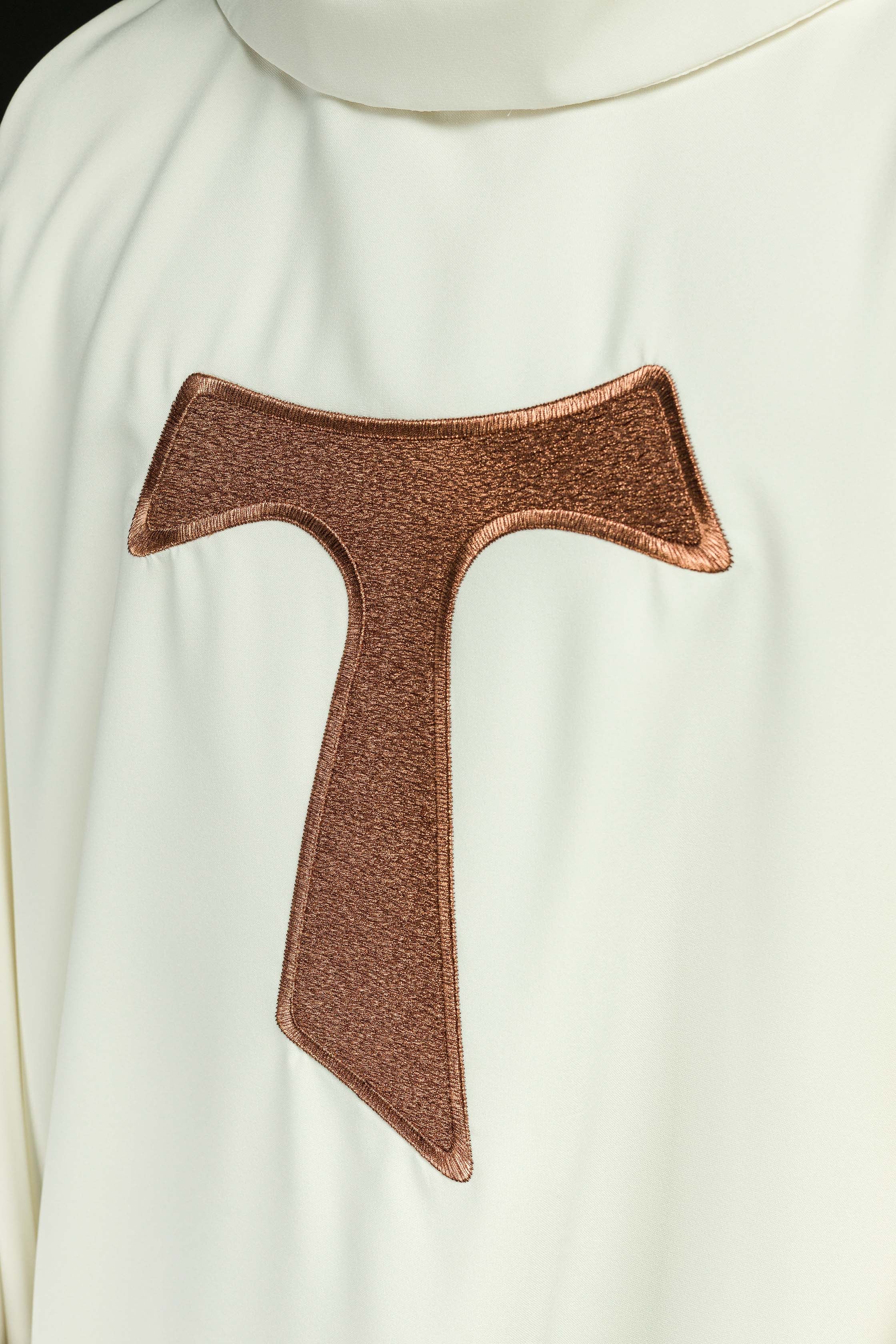 Chasuble liturgique avec croix franciscaine