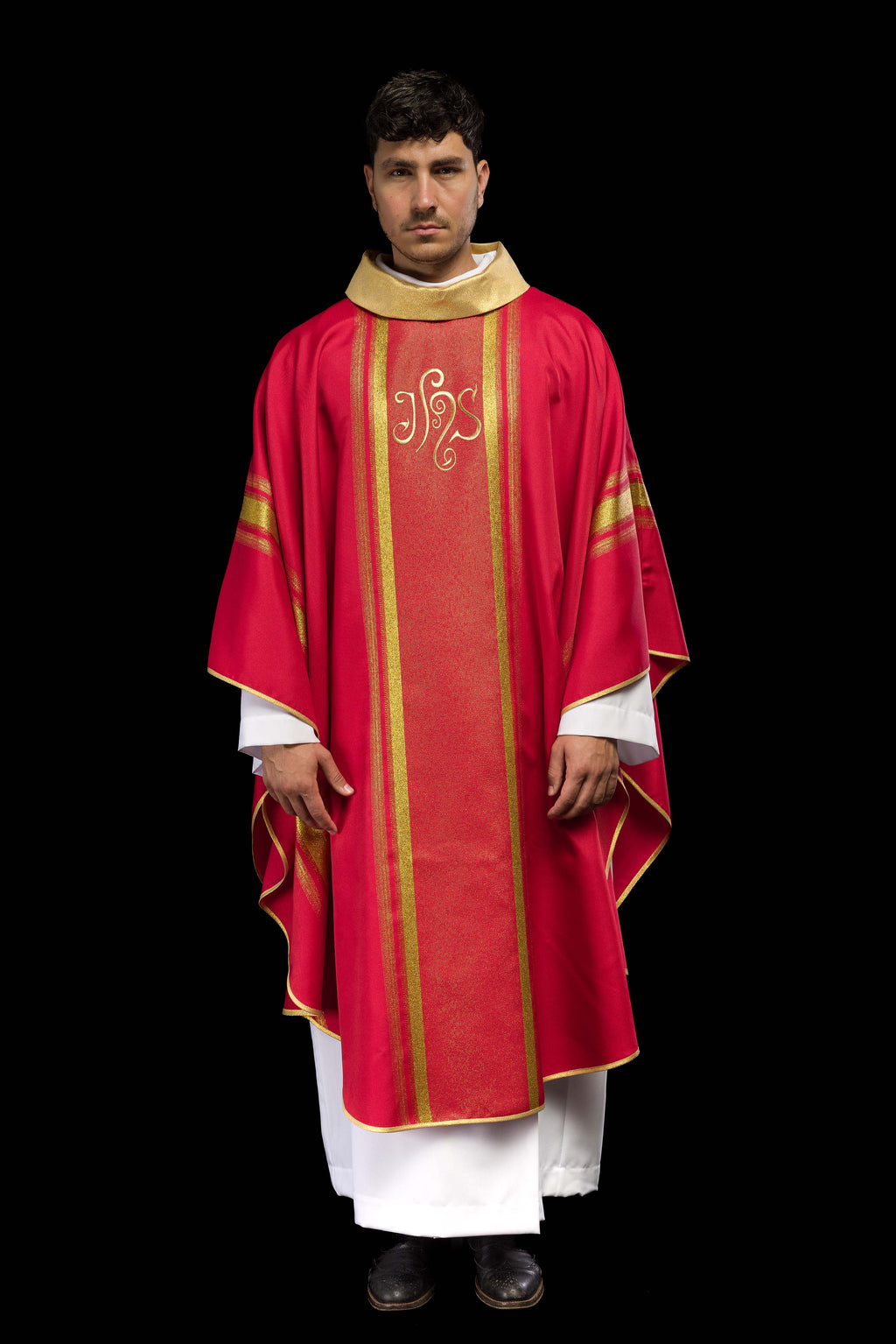 Chasuble brodée rouge avec motif IHS avec dorure