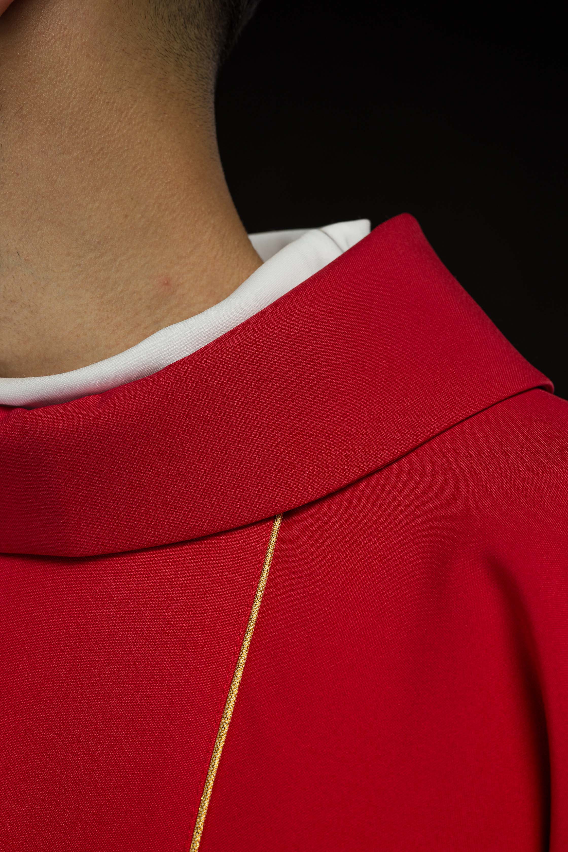 Chasuble brodée IHS avec ornements
