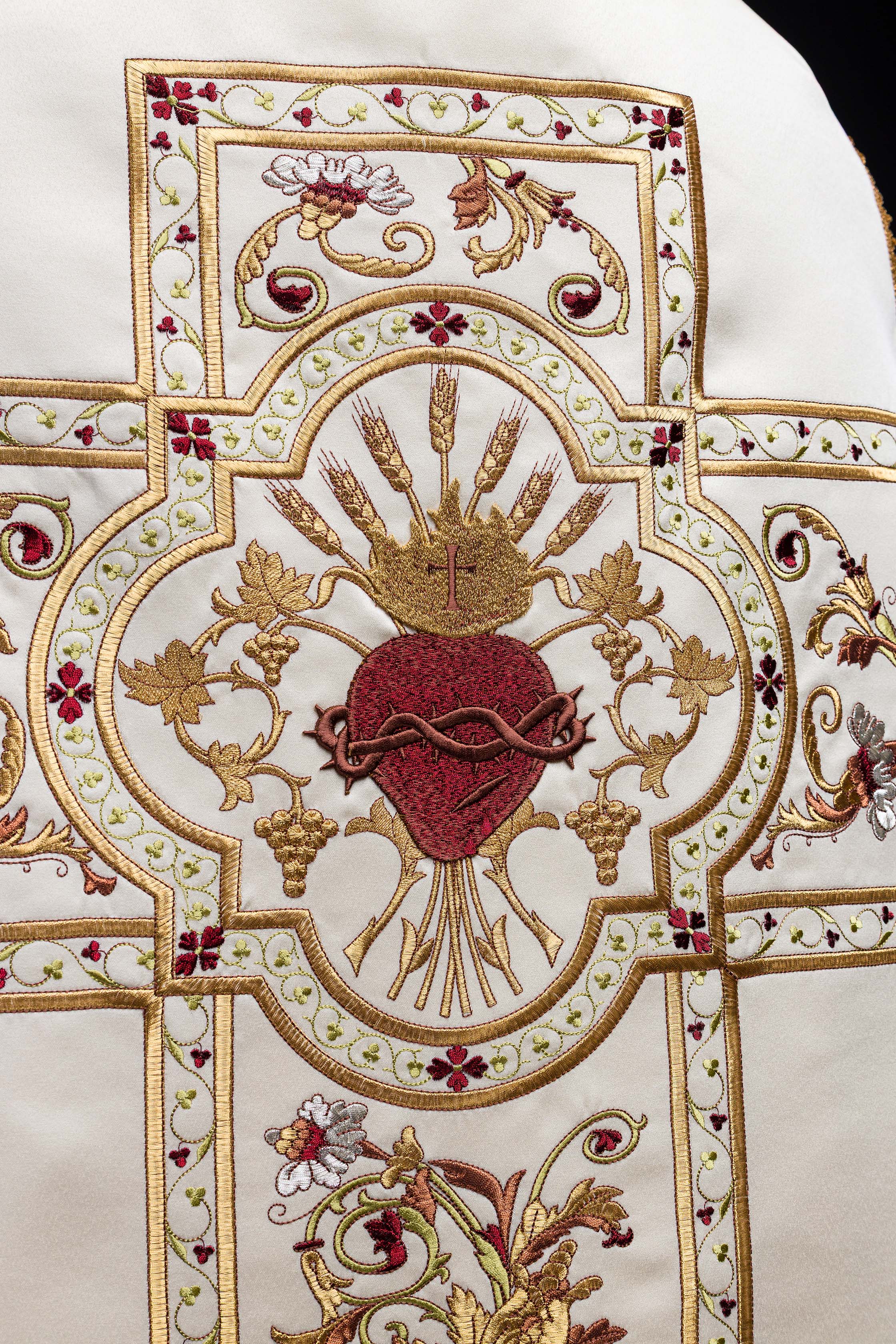 Chasuble romaine brodée du Cœur de Jésus-Christ