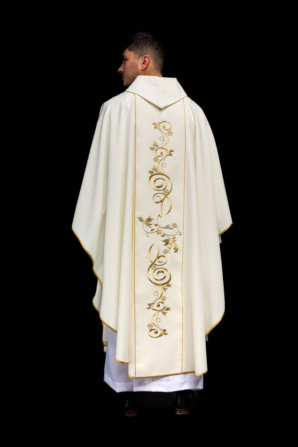Chasuble élégante en écru avec l'image de Jésus le Bon Pasteur