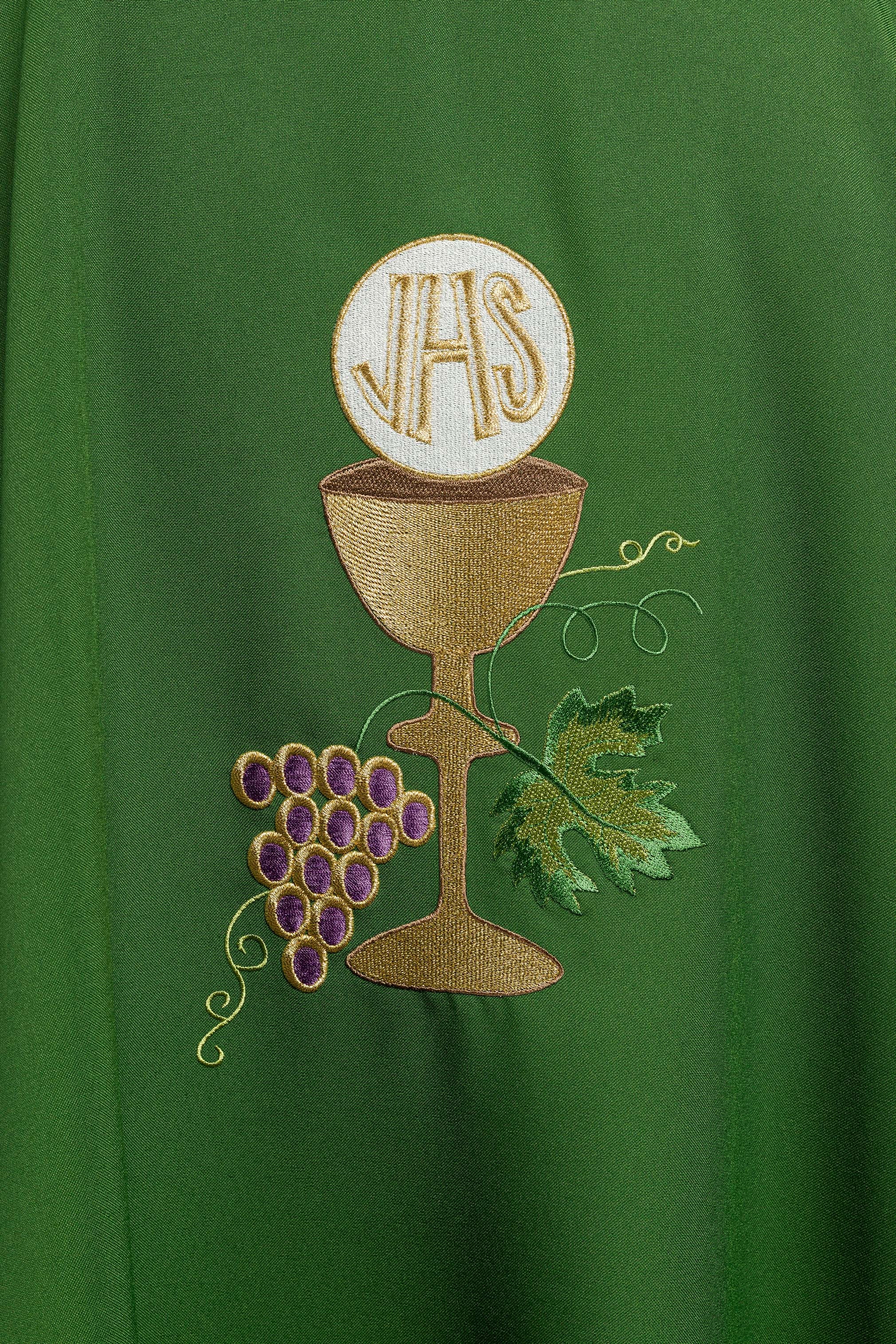 Chasuble brodée Calice vert Raisin