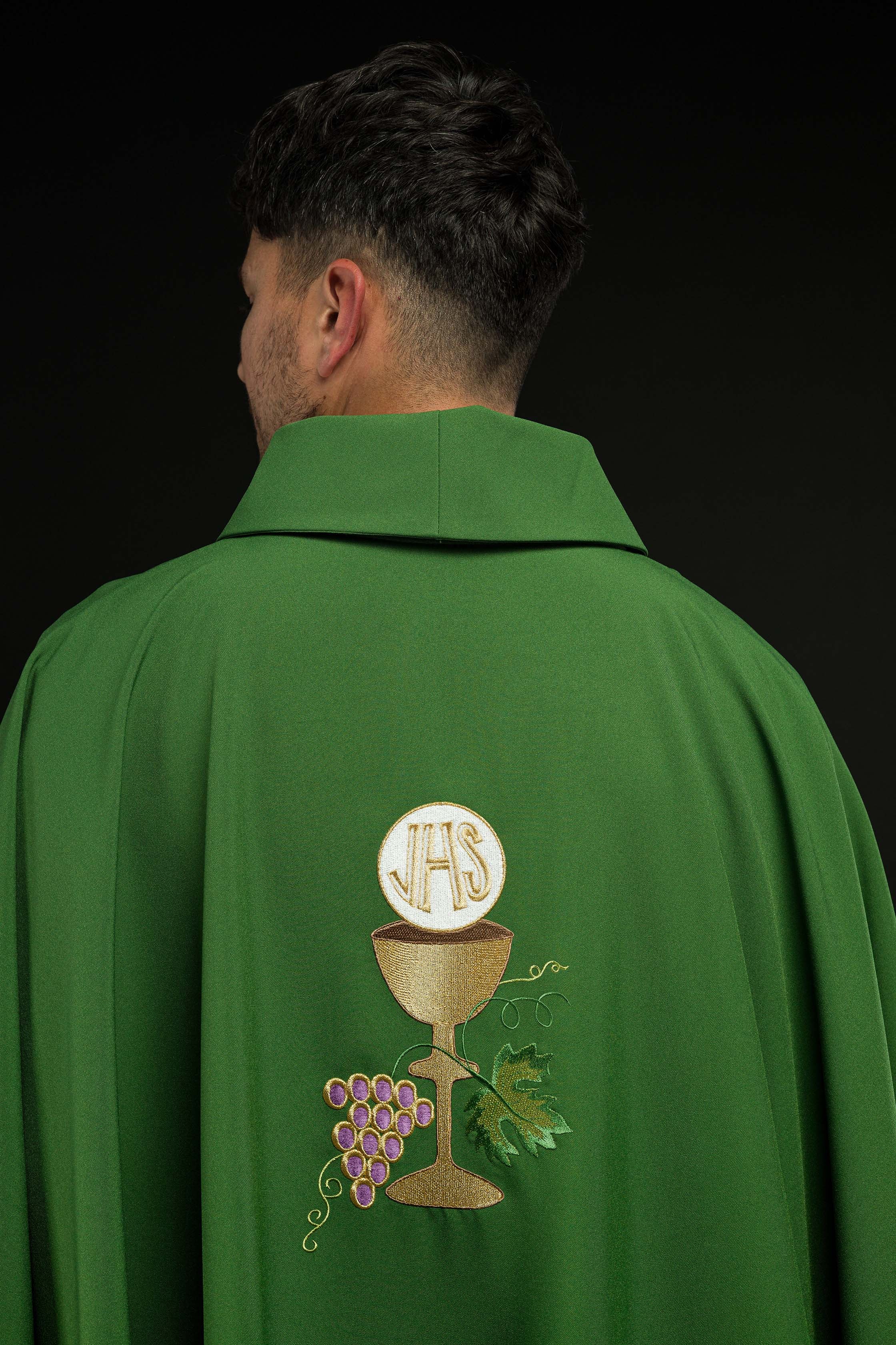 Chasuble brodée Calice vert Raisin