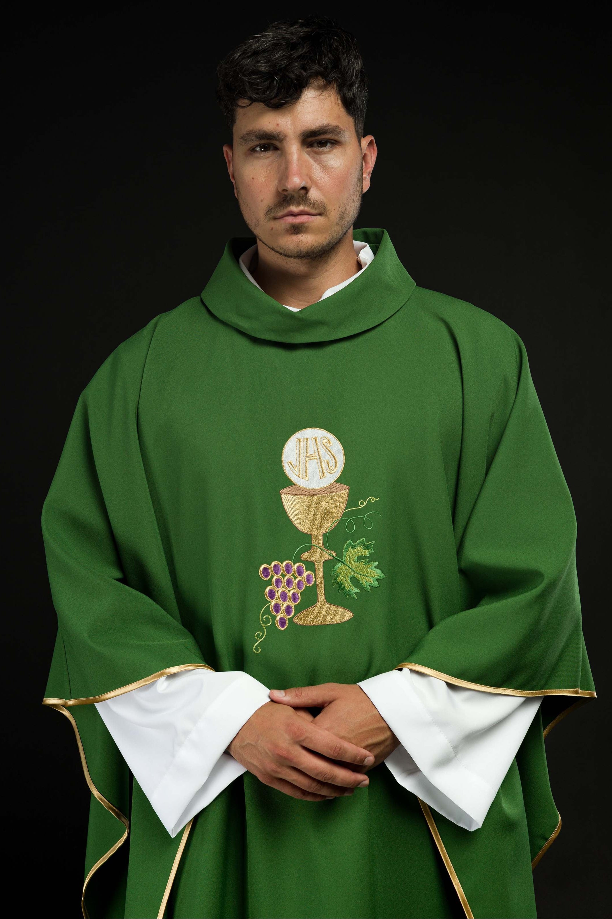 Chasuble brodée Calice vert Raisin