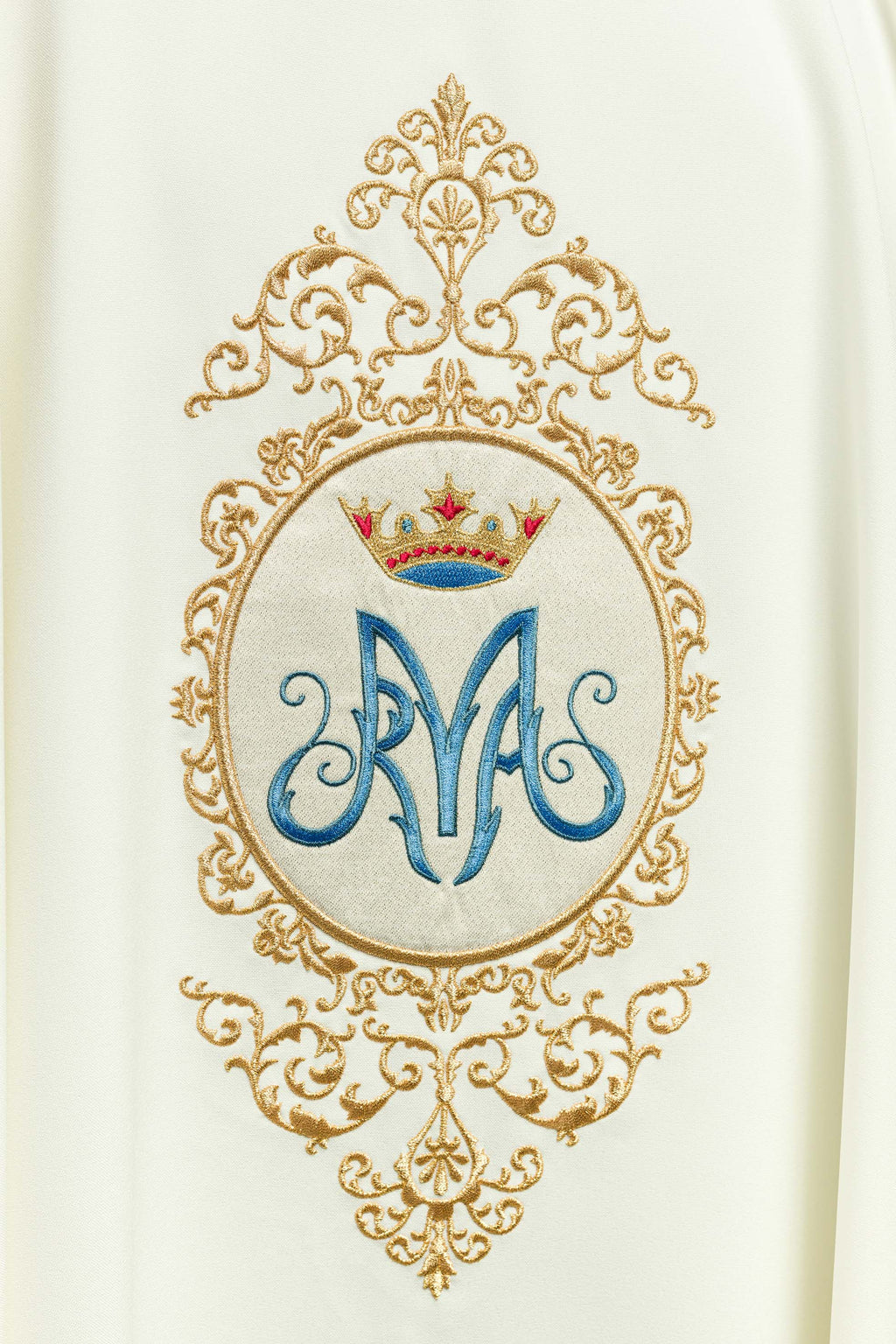 Chasuble avec motif marial entouré de broderies dorée