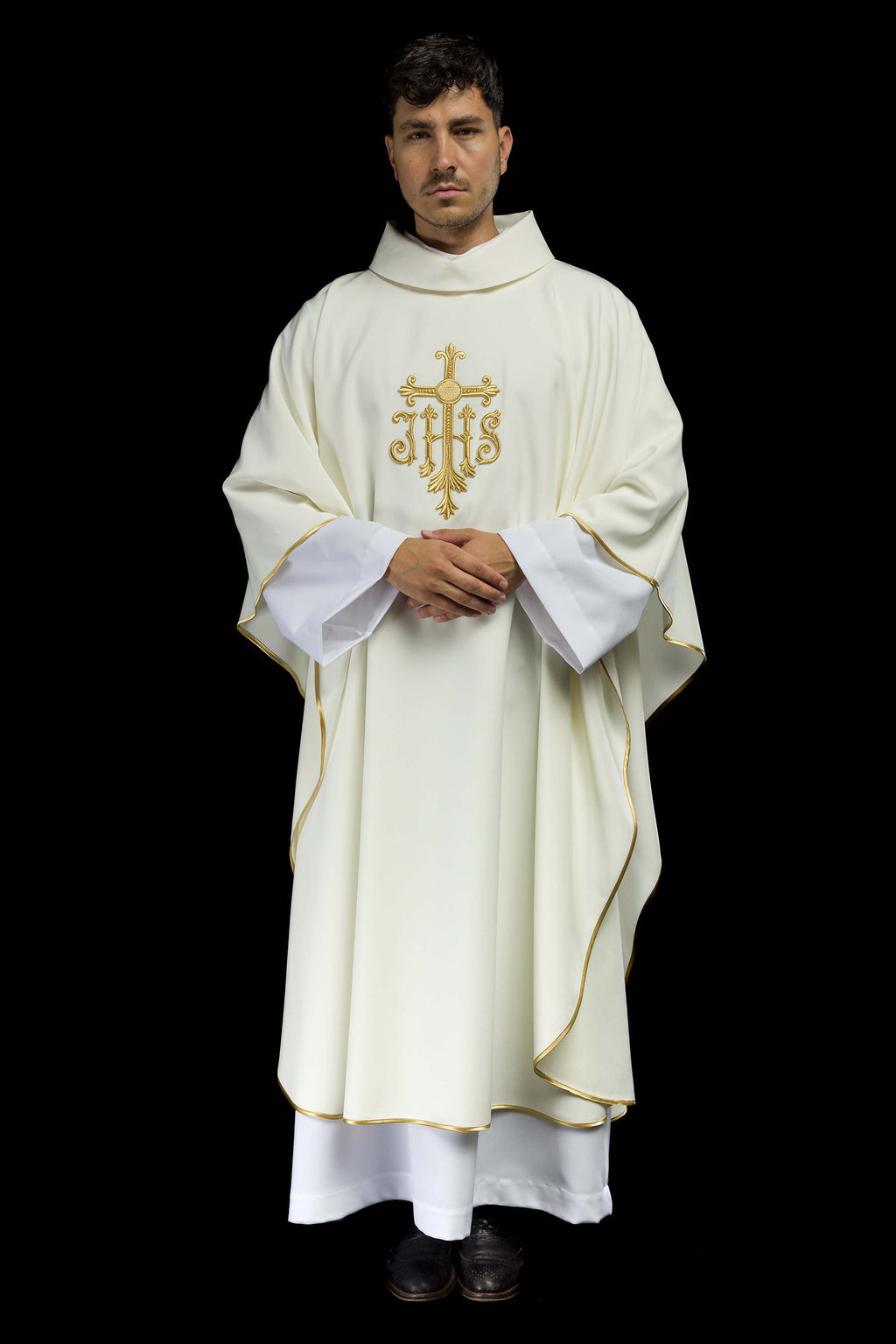 Chasuble brodée en croix écrue