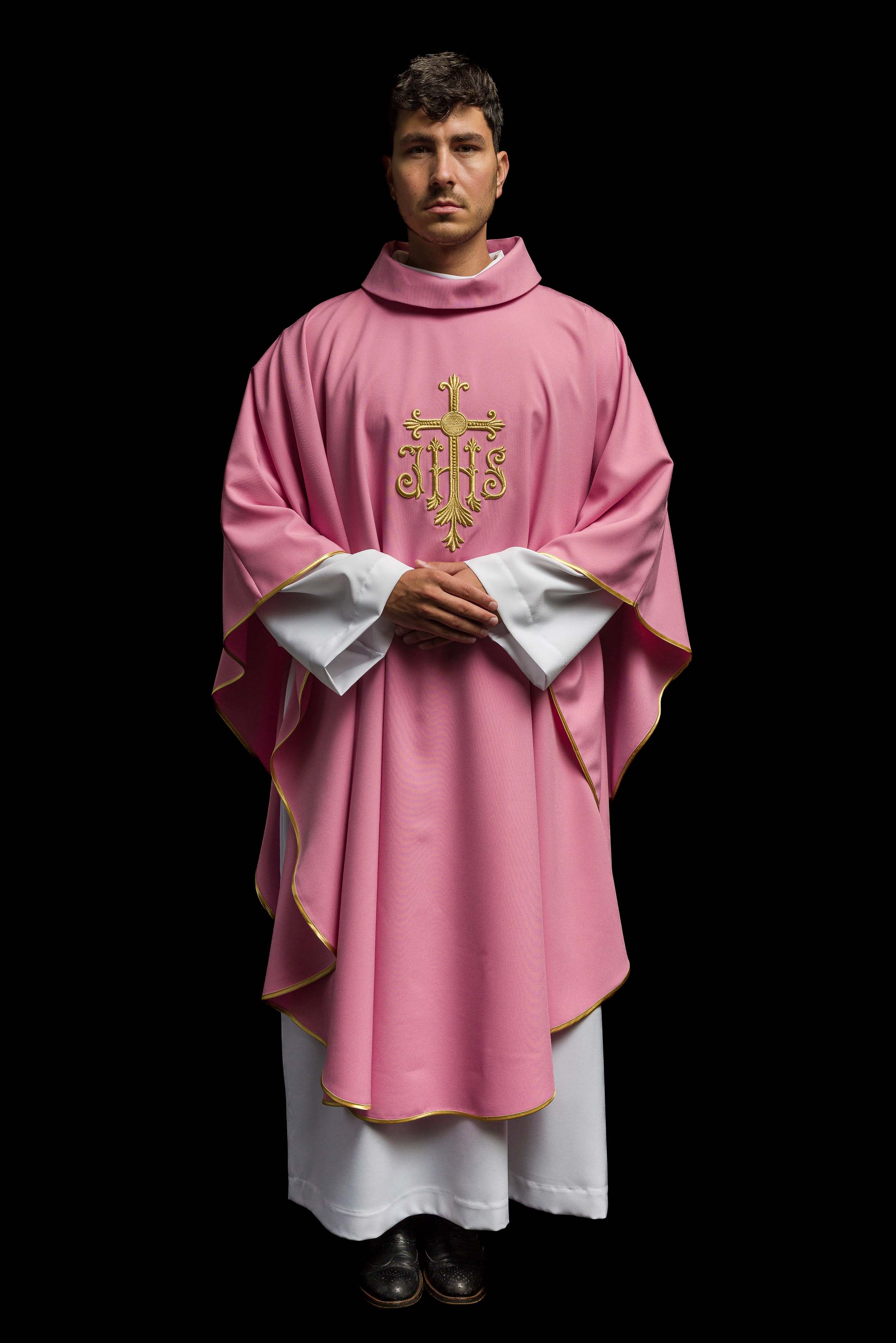 Chasuble rose avec JHS broderi