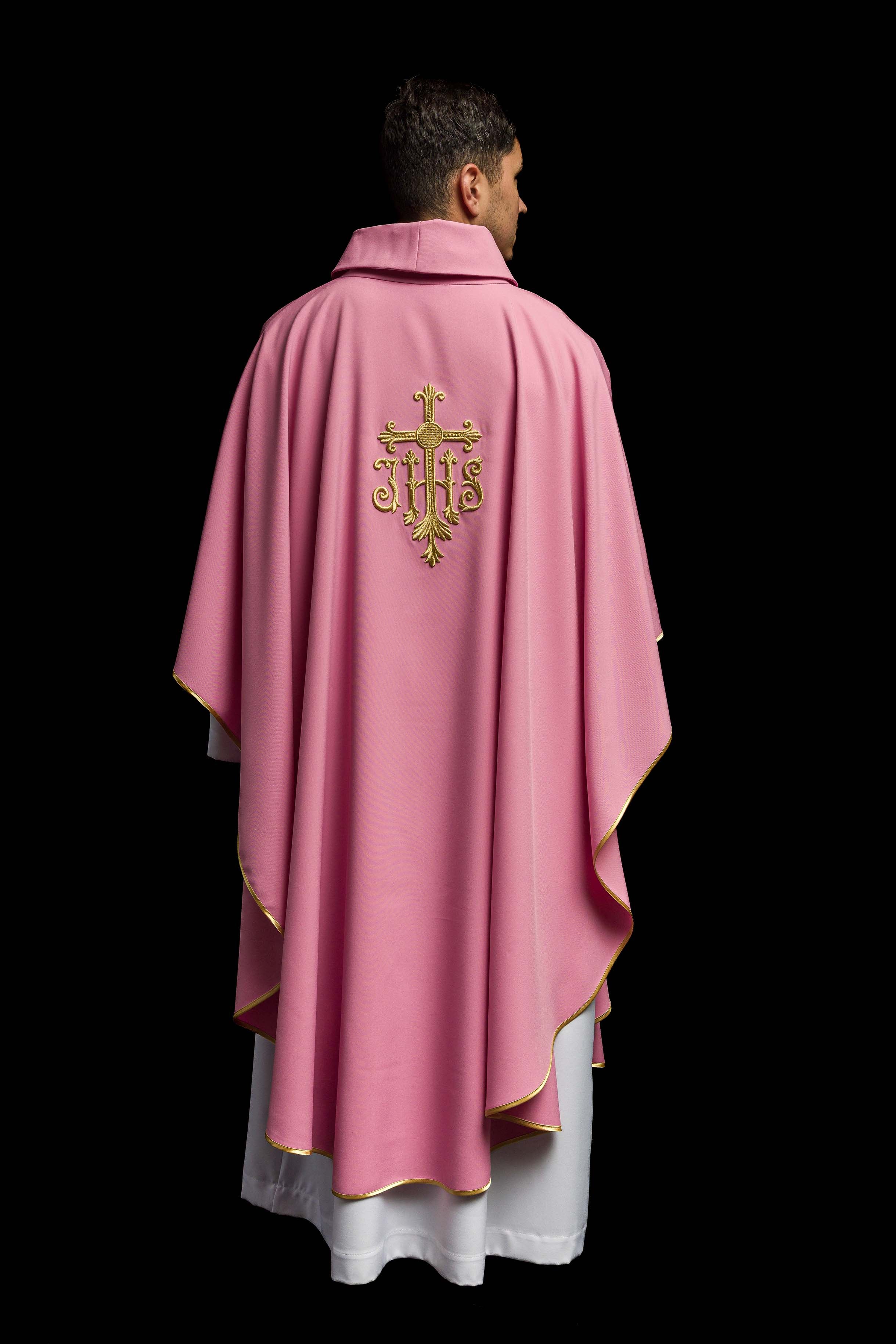 Chasuble rose avec JHS broderi