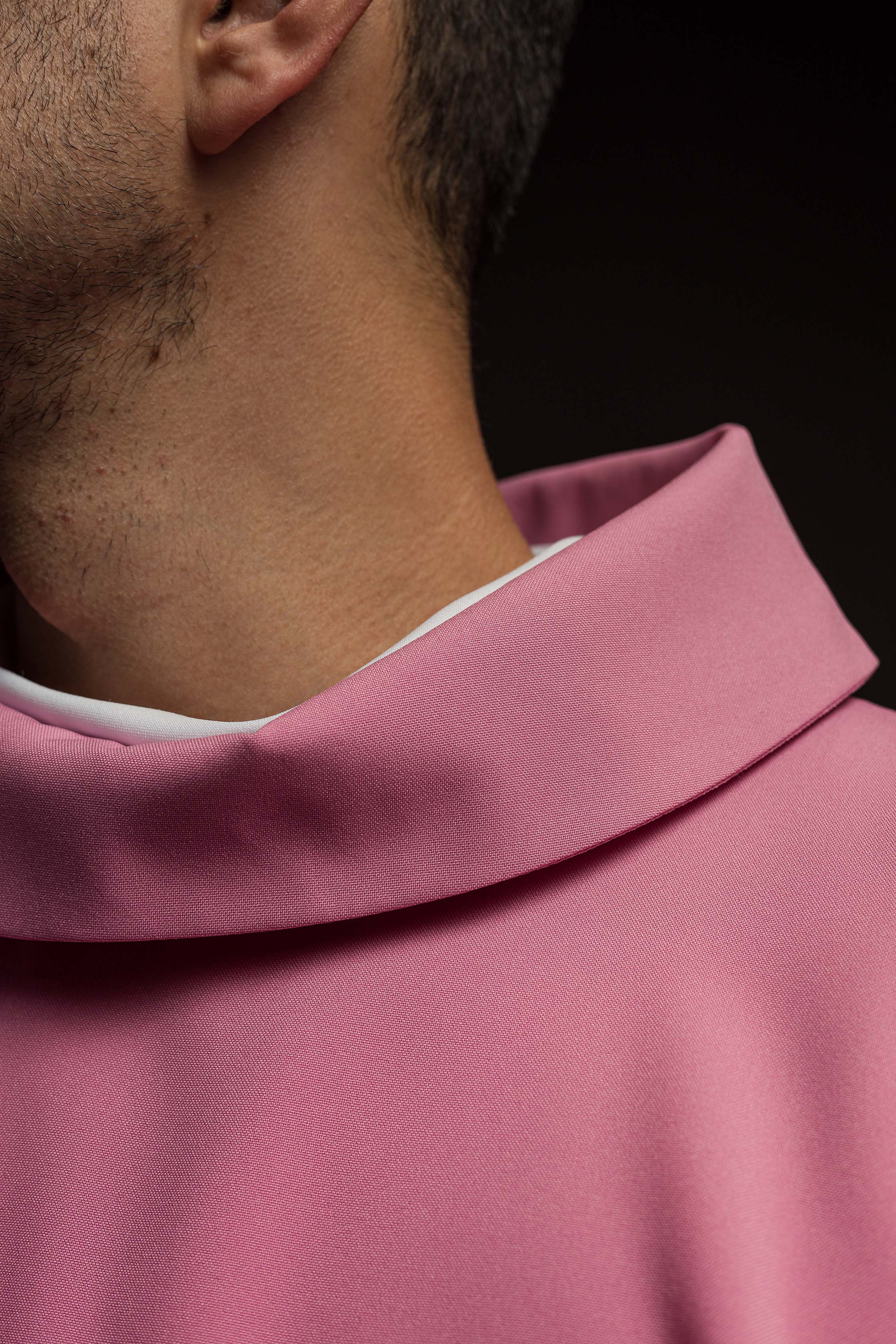 Chasuble rose avec JHS broderi