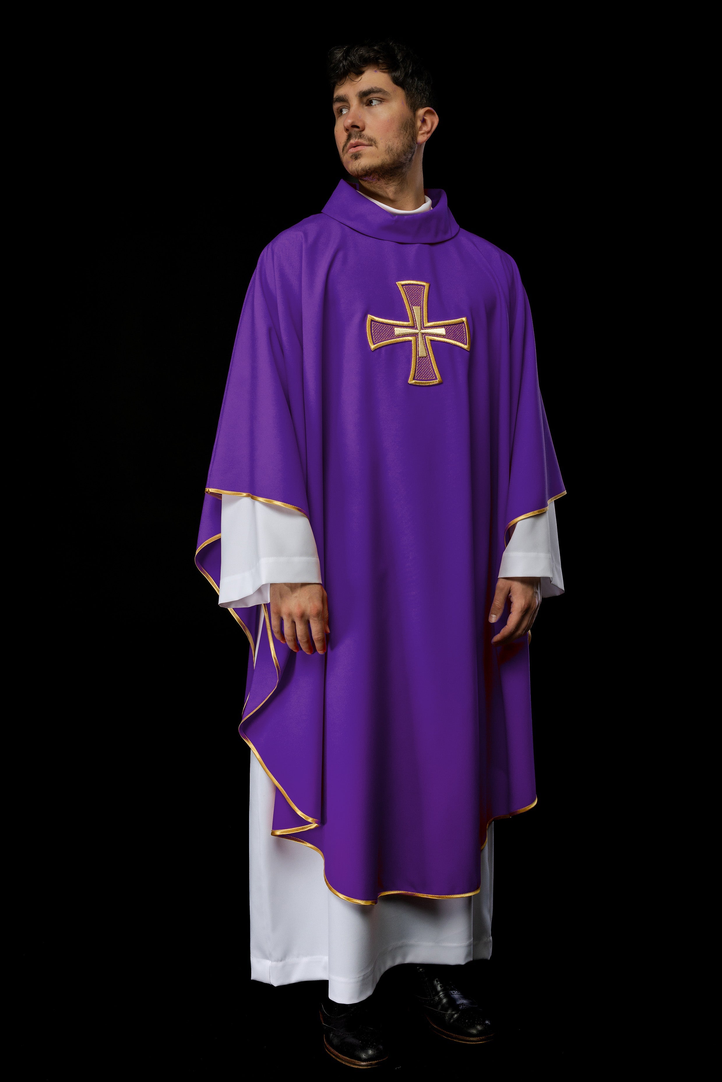 Chasuble brodée IHS Violet