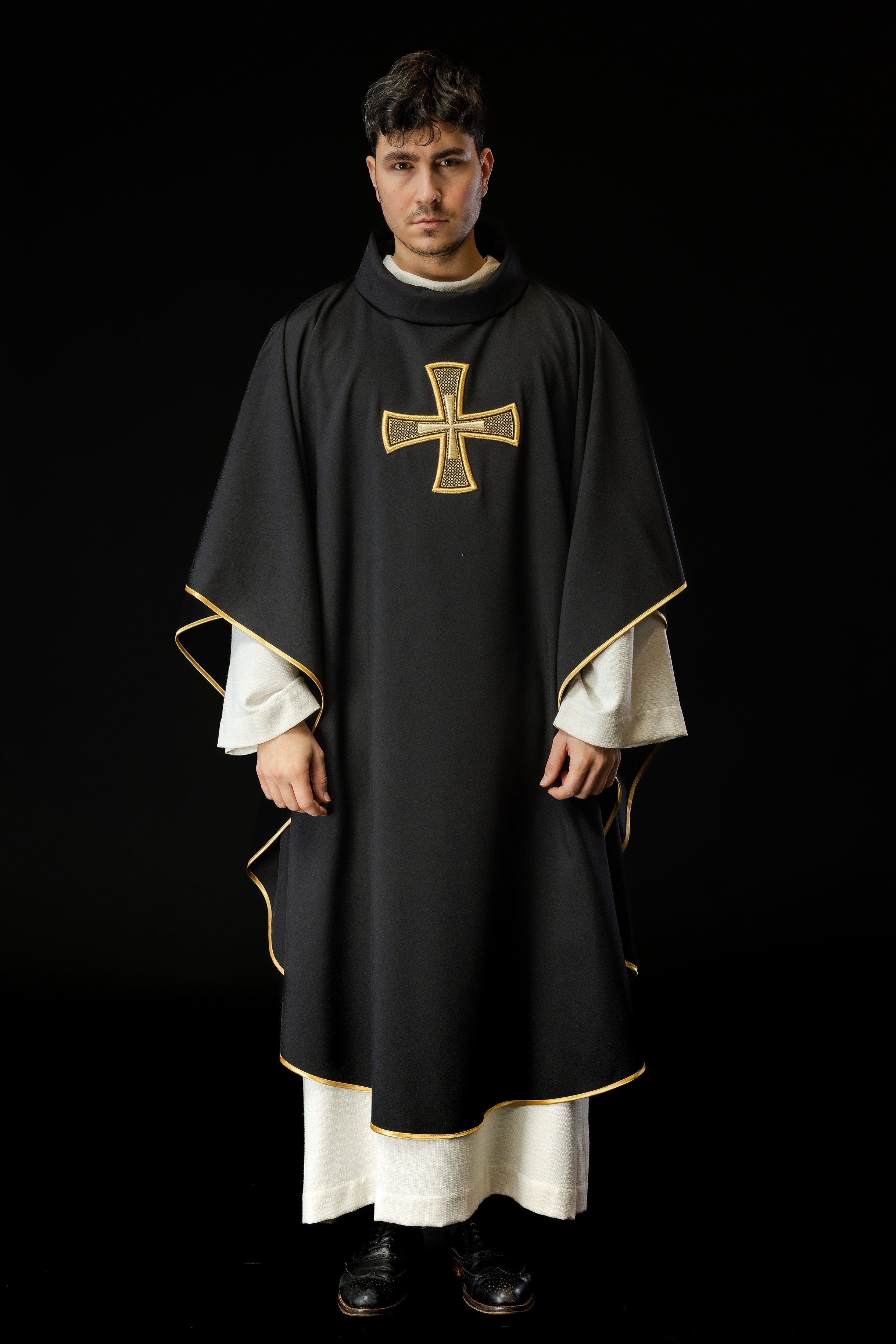 Chasuble brodée IHS Noir