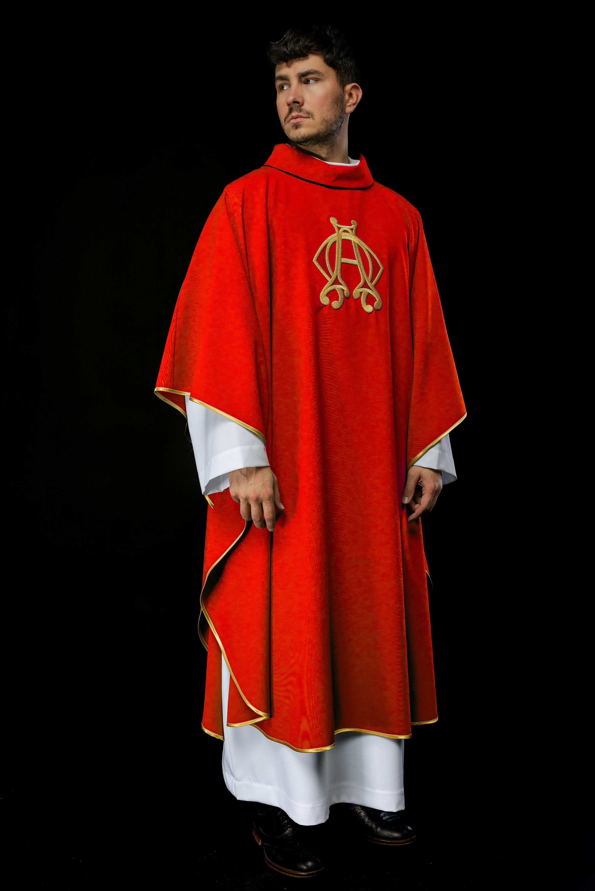 Chasuble brodée de la croix Rouge