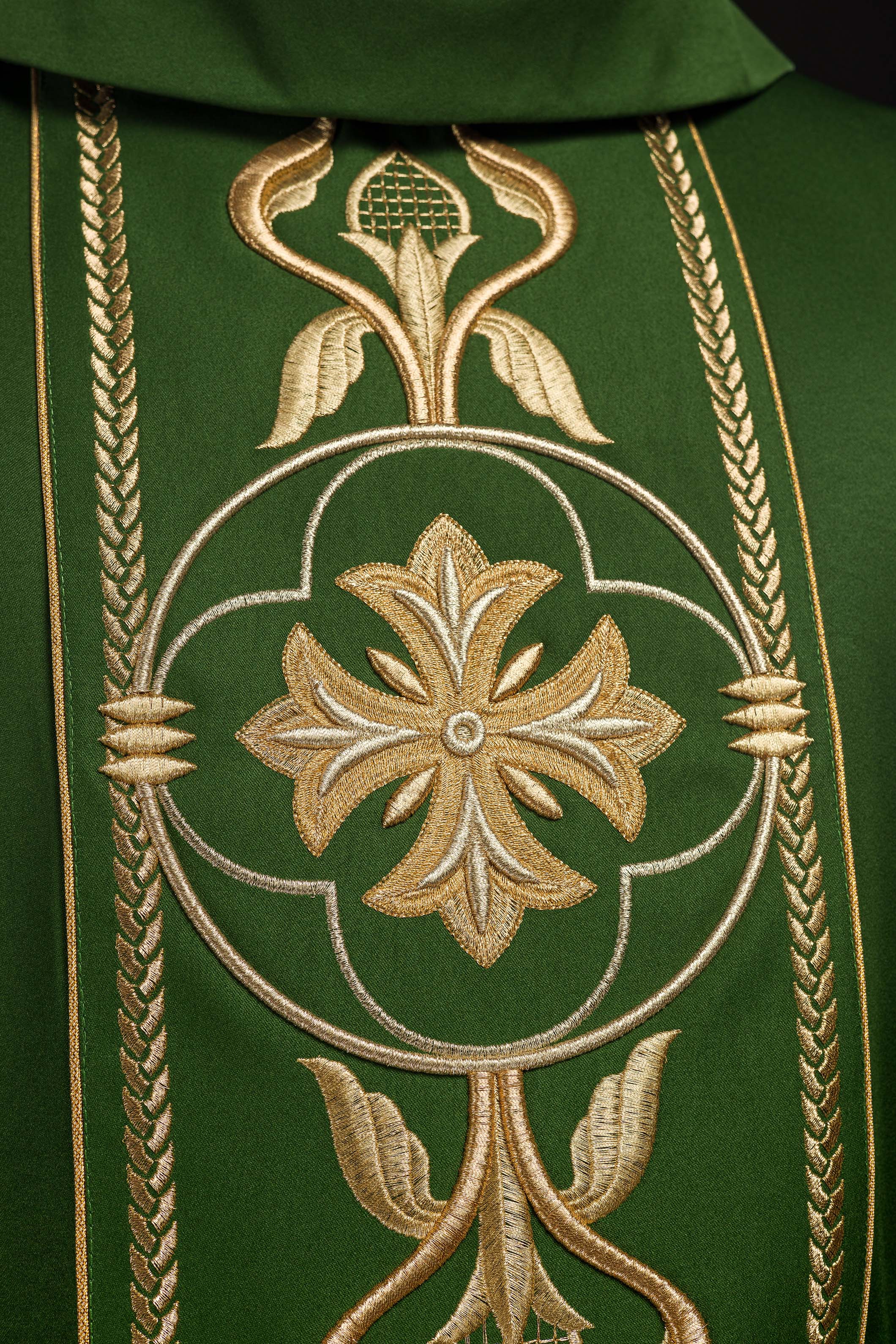 Chasuble brodée Croix verte