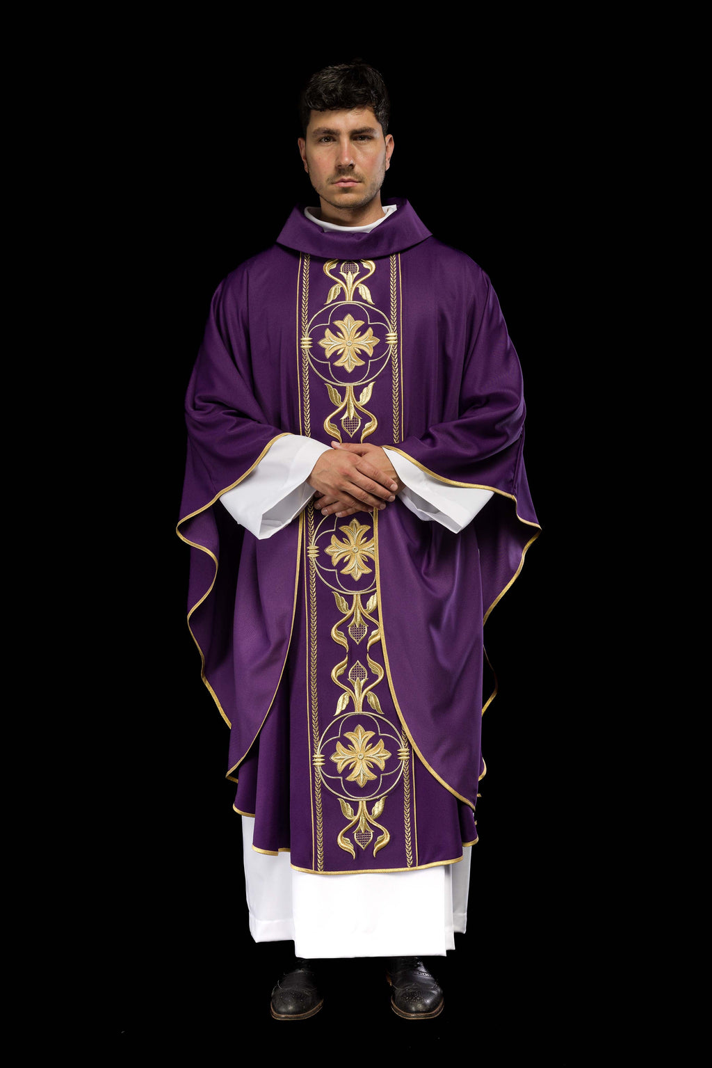 Chasuble brodée violette avec bande décorative