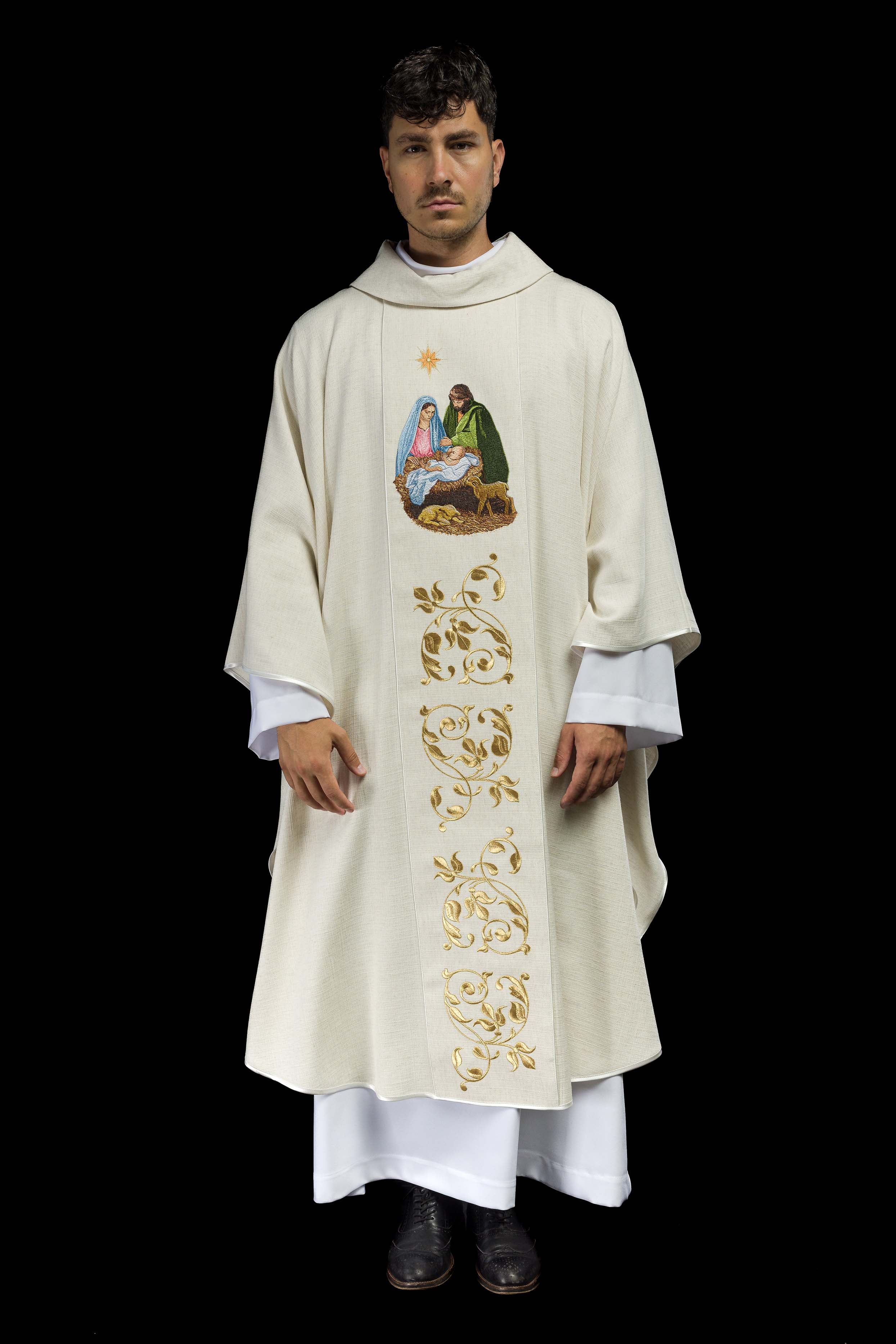 Chasuble brodée de l'image de la Sainte Famille tissu naturel