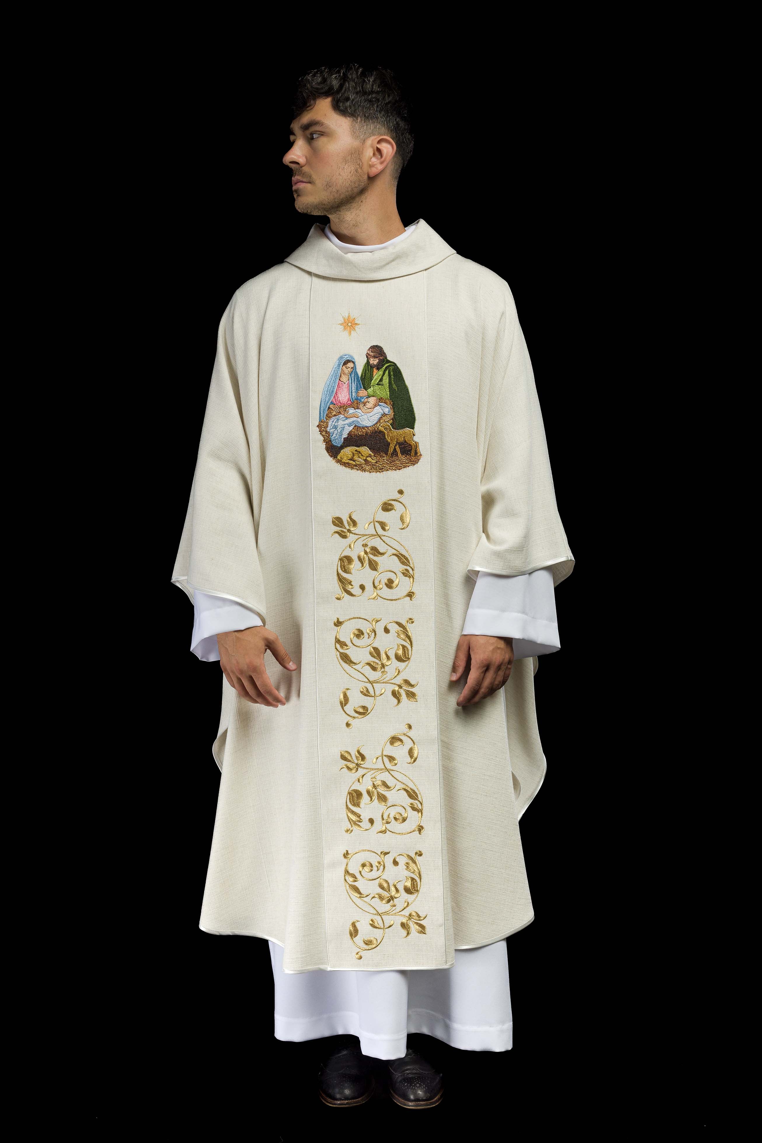 Chasuble brodée de l'image de la Sainte Famille tissu naturel