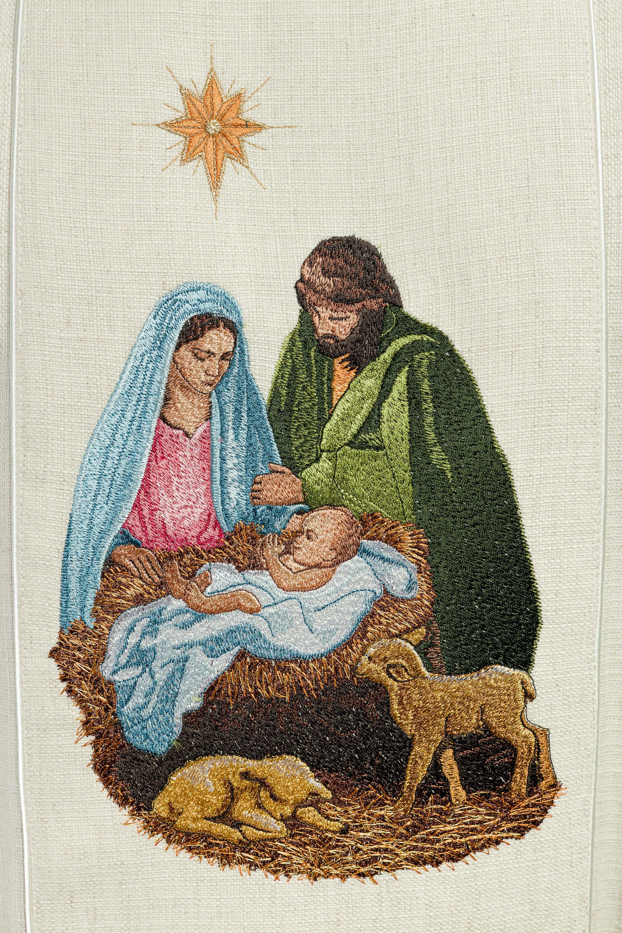 Chasuble brodée de l'image de la Sainte Famille tissu naturel