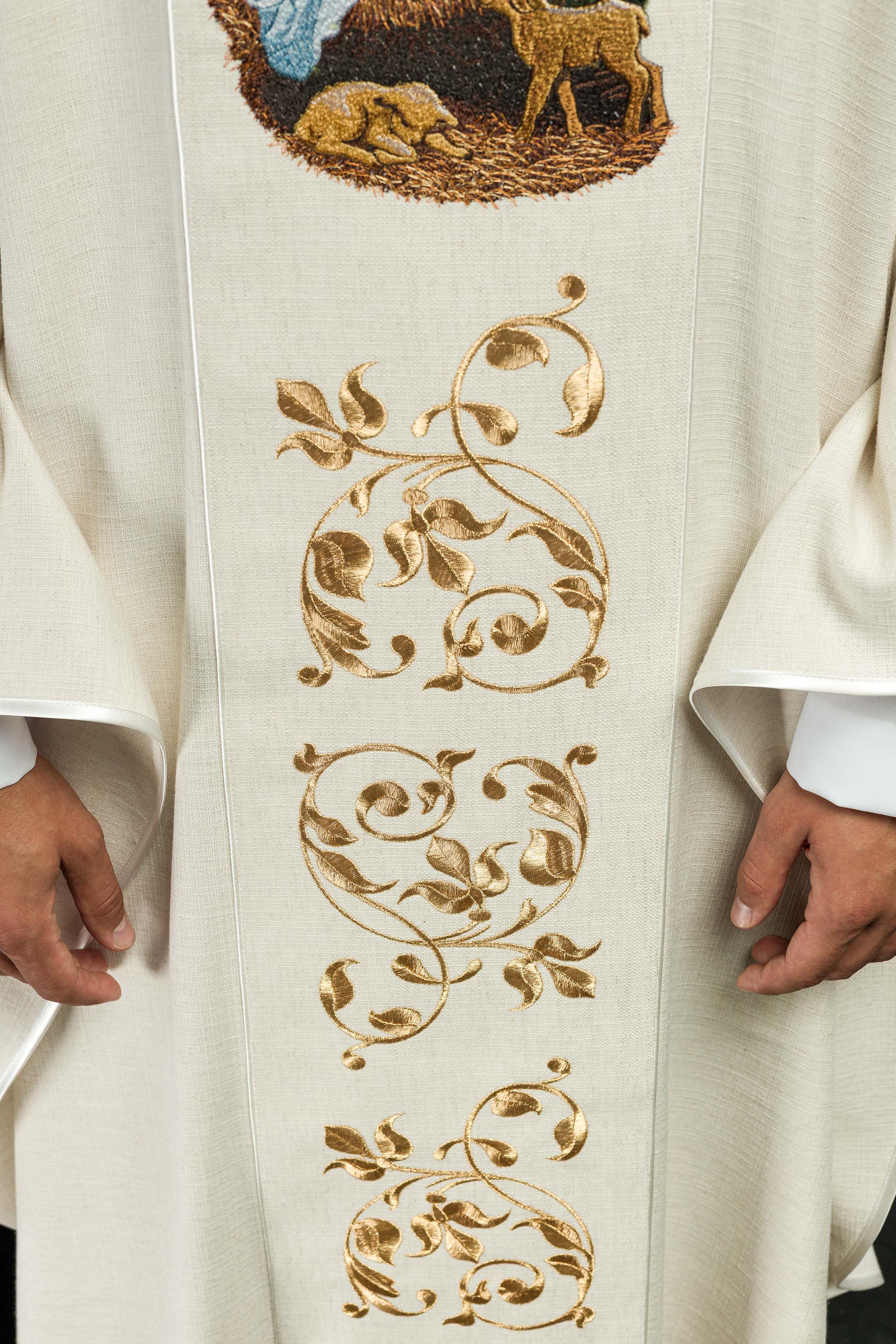 Chasuble brodée de l'image de la Sainte Famille tissu naturel