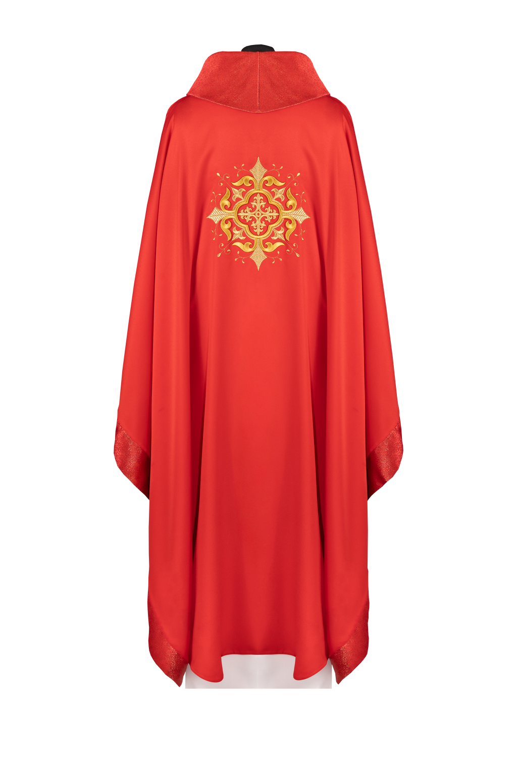 Chasuble liturgique rouge, brodée d’un motif de croix avec une finition riche