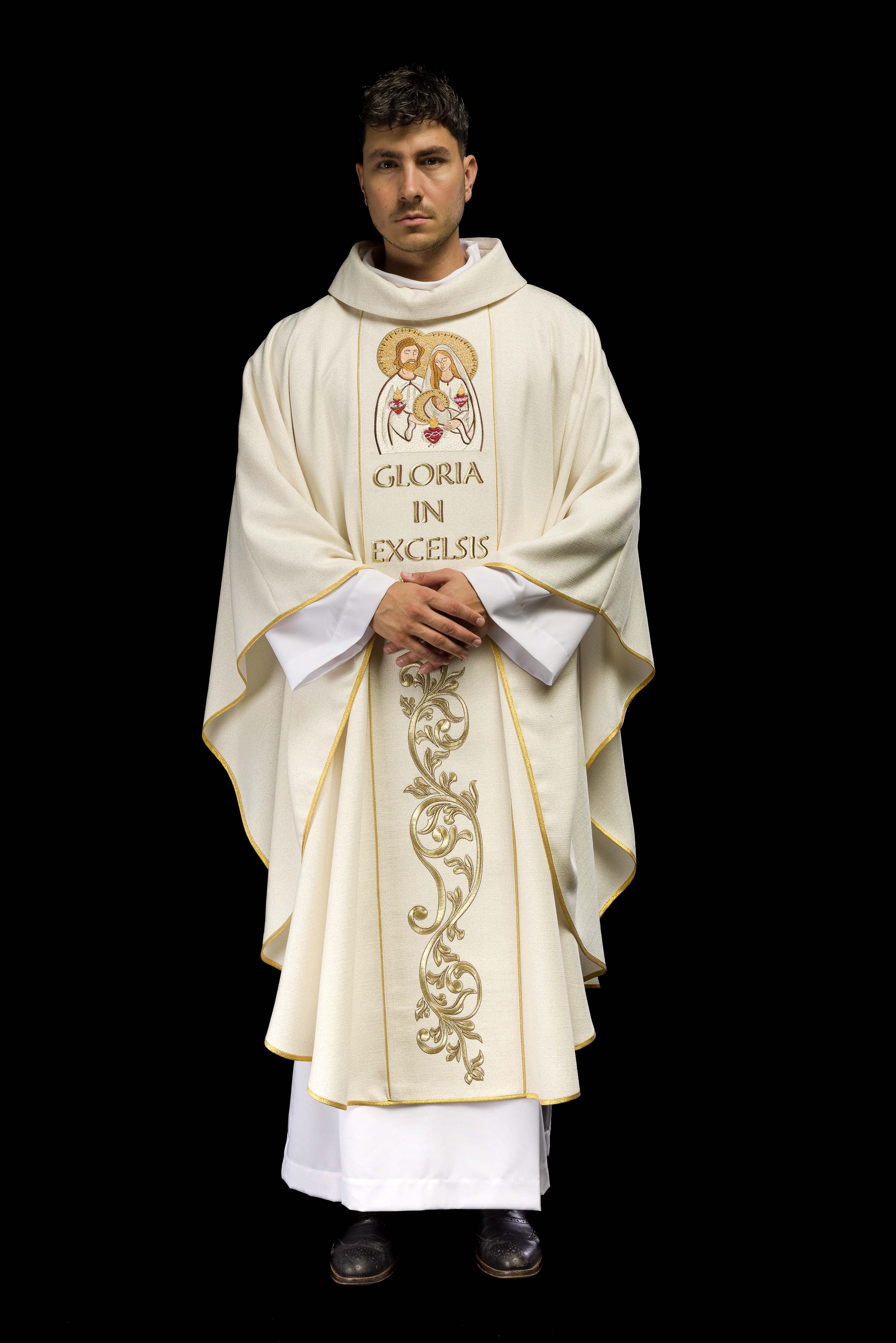 Chasuble de Noël brodée avec l'image de la Sainte Famille