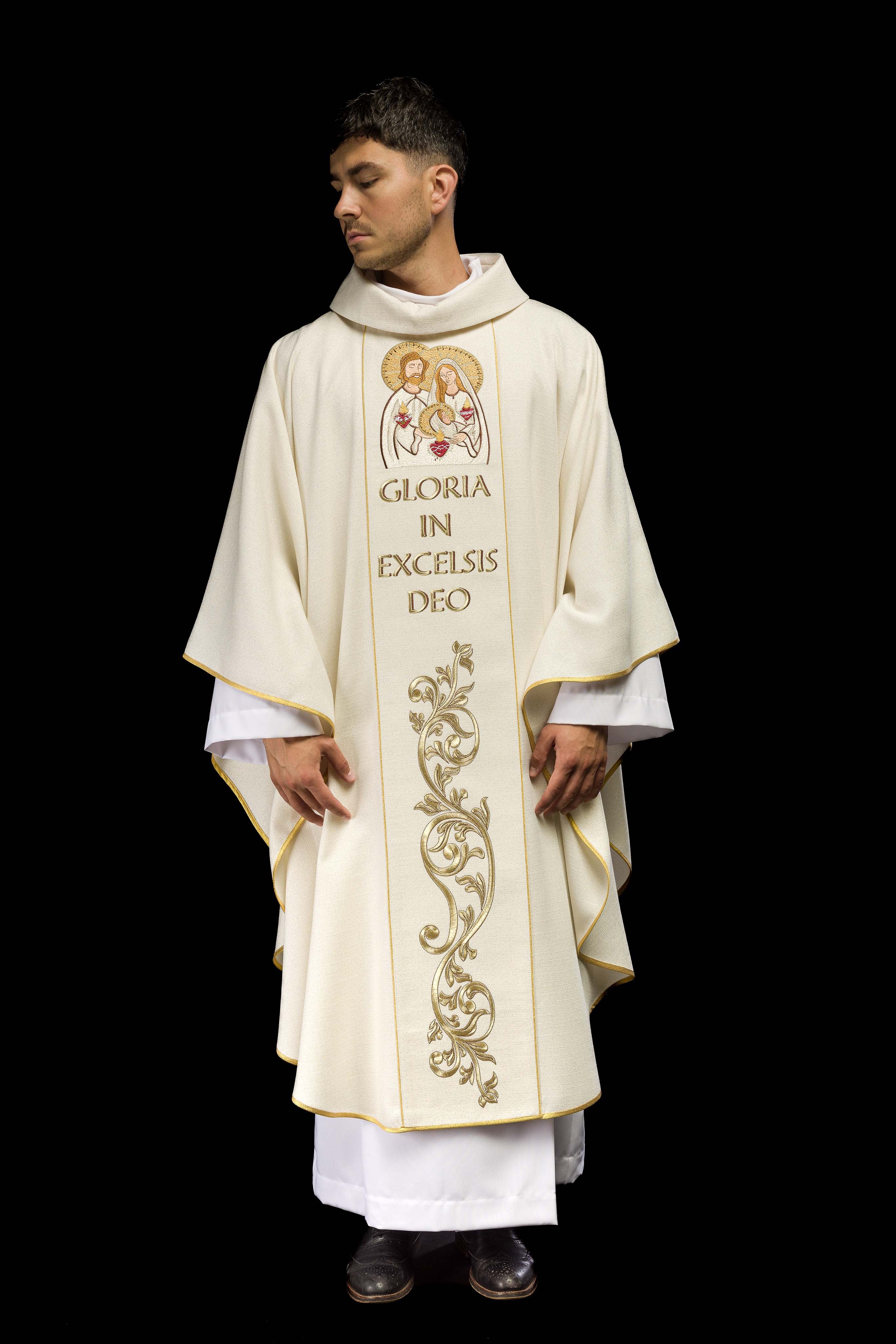 Chasuble de Noël brodée avec l'image de la Sainte Famille