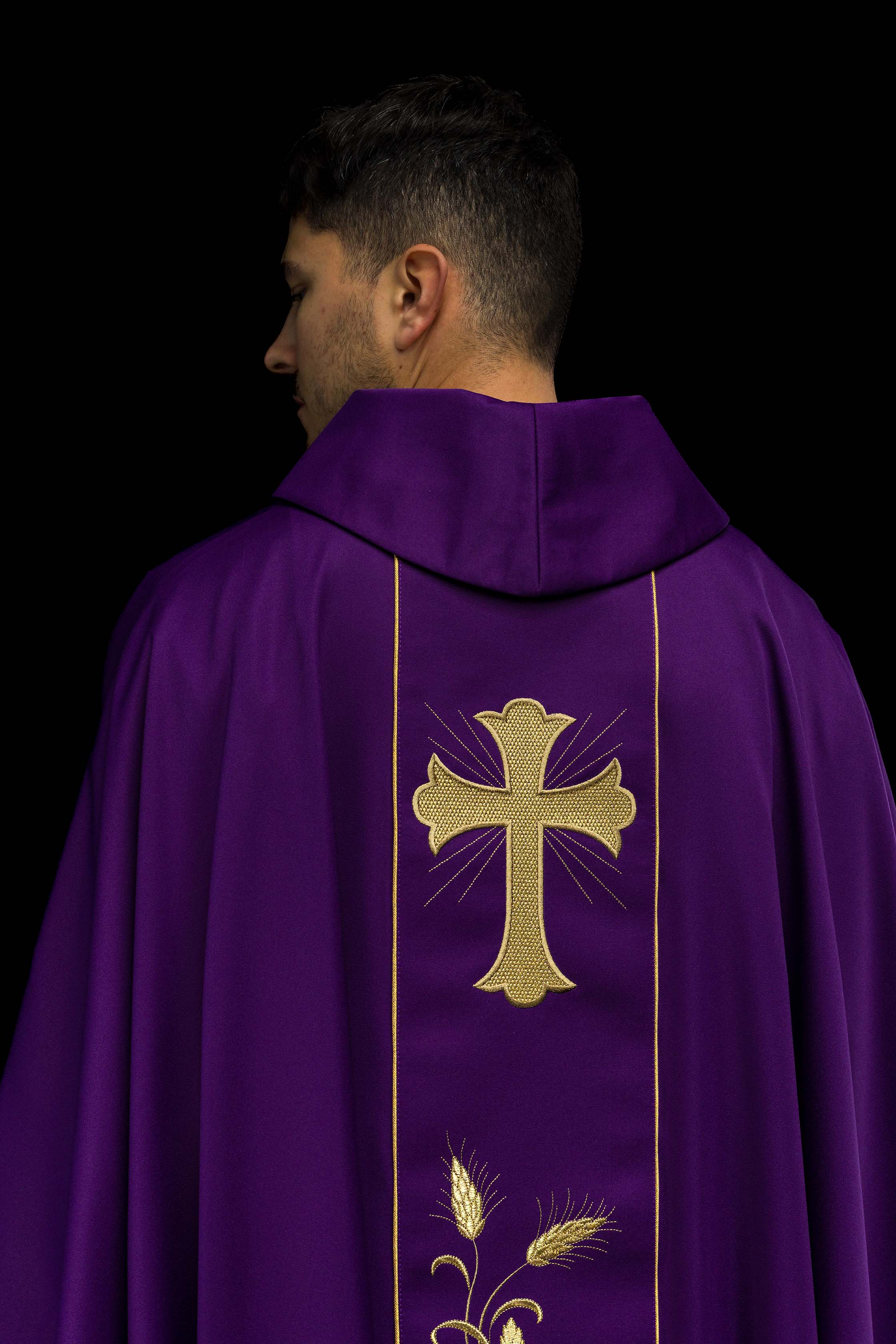 Chasuble Croix et oreilles en violet