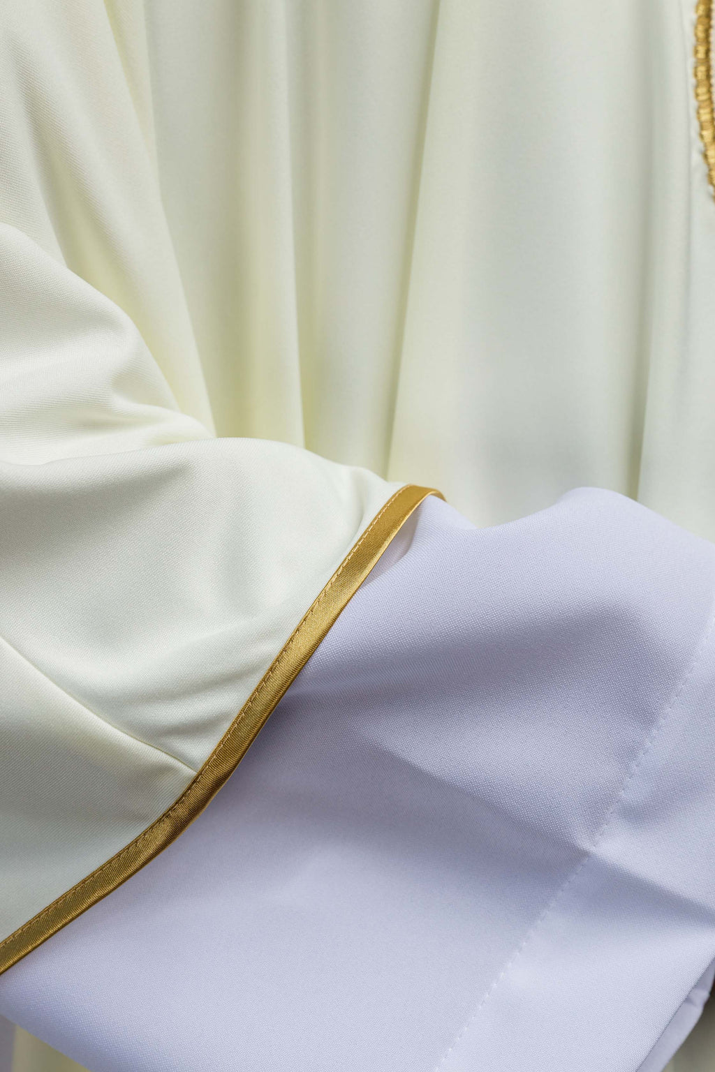 Chasuble brodée avec IHS