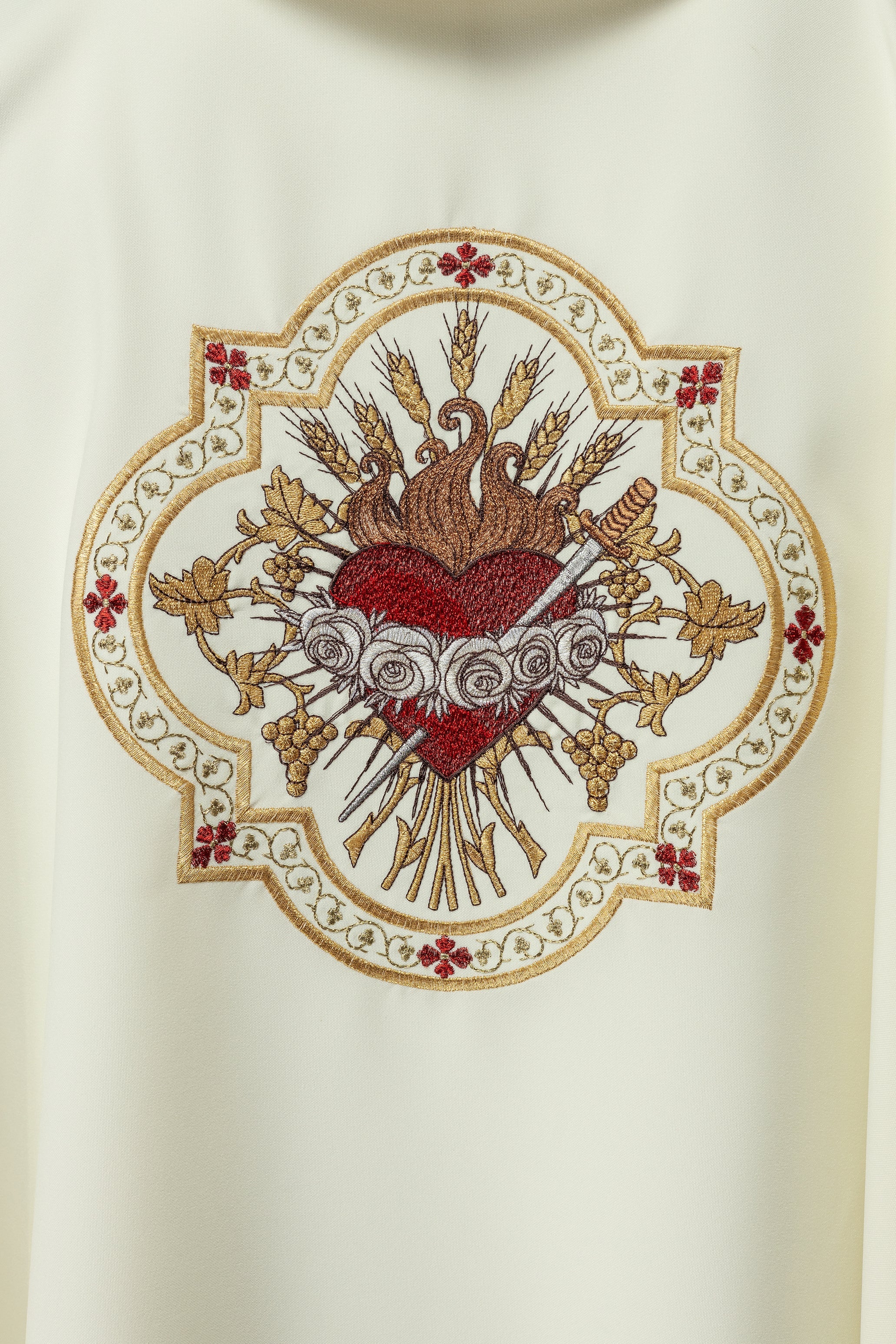 Chasuble brodée avec le motif du Cœur Immaculé de Marie