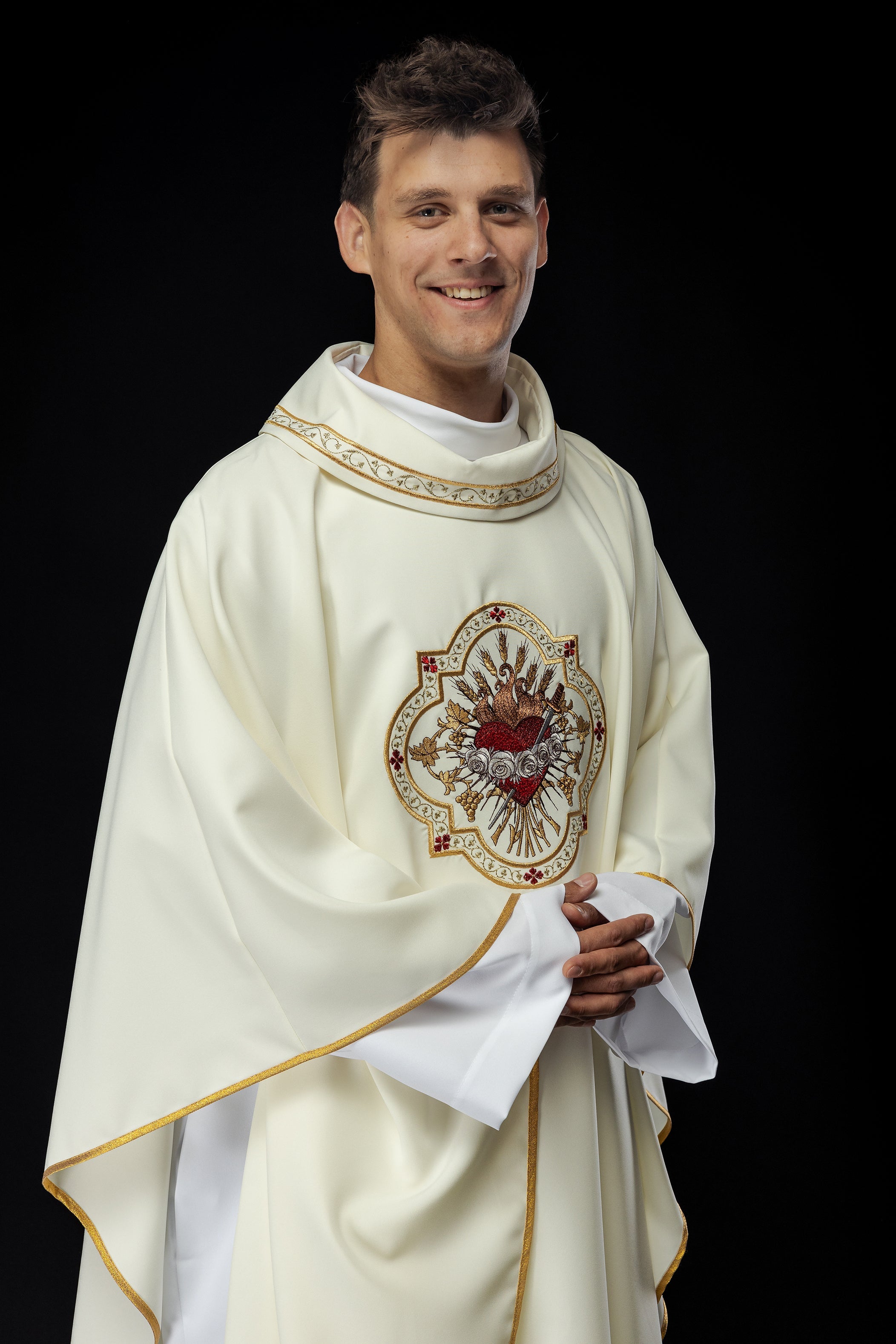 Chasuble brodée avec le motif du Cœur Immaculé de Marie