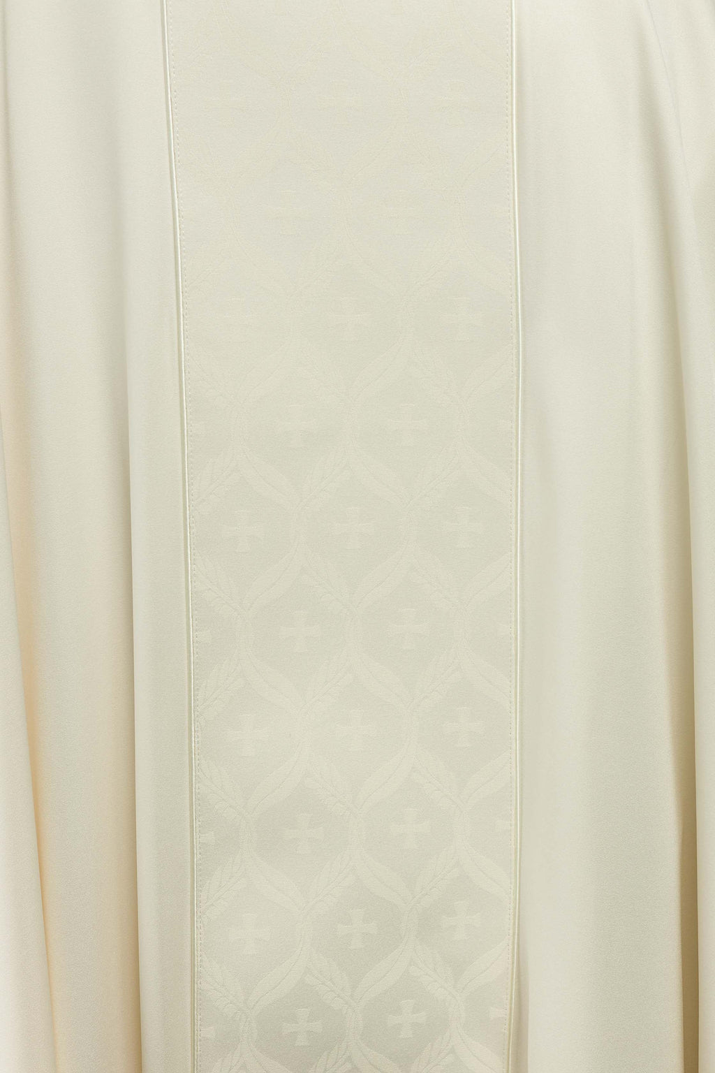 Chasuble écru avec bande jacquard ornée de croix