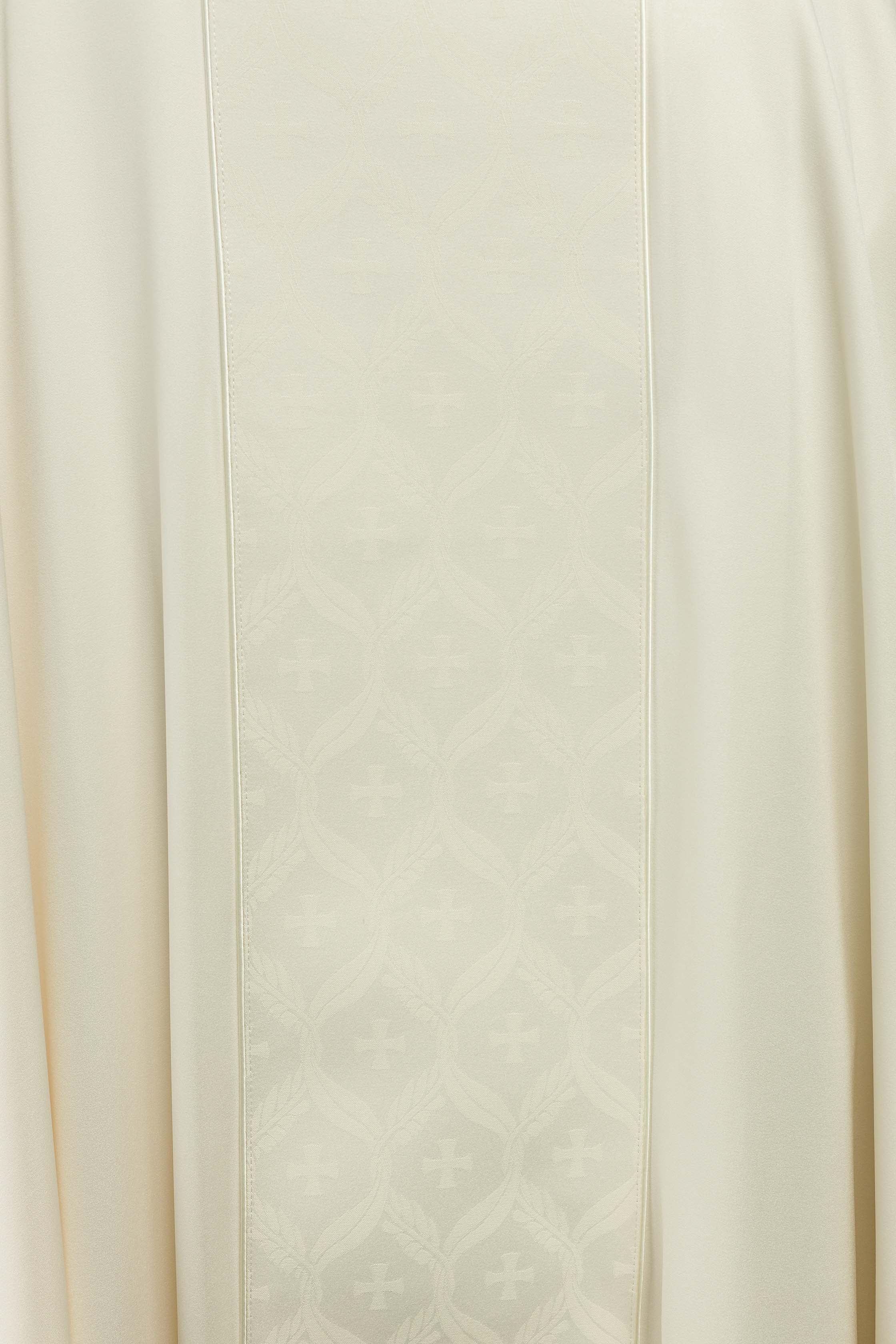 Chasuble écru avec bande jacquard ornée de croix