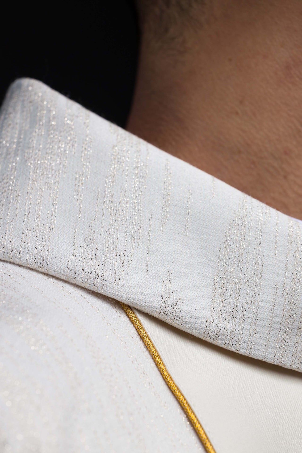 Chasuble brodée avec bande et Croix de Jérusalem – Écrue