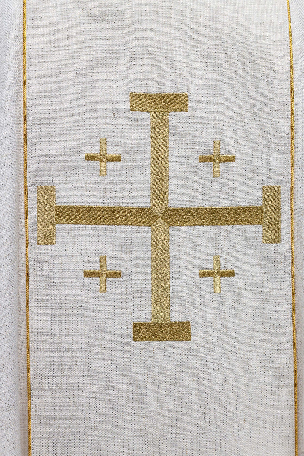 Chasuble brodée avec la Croix de Jérusalem – Écrue