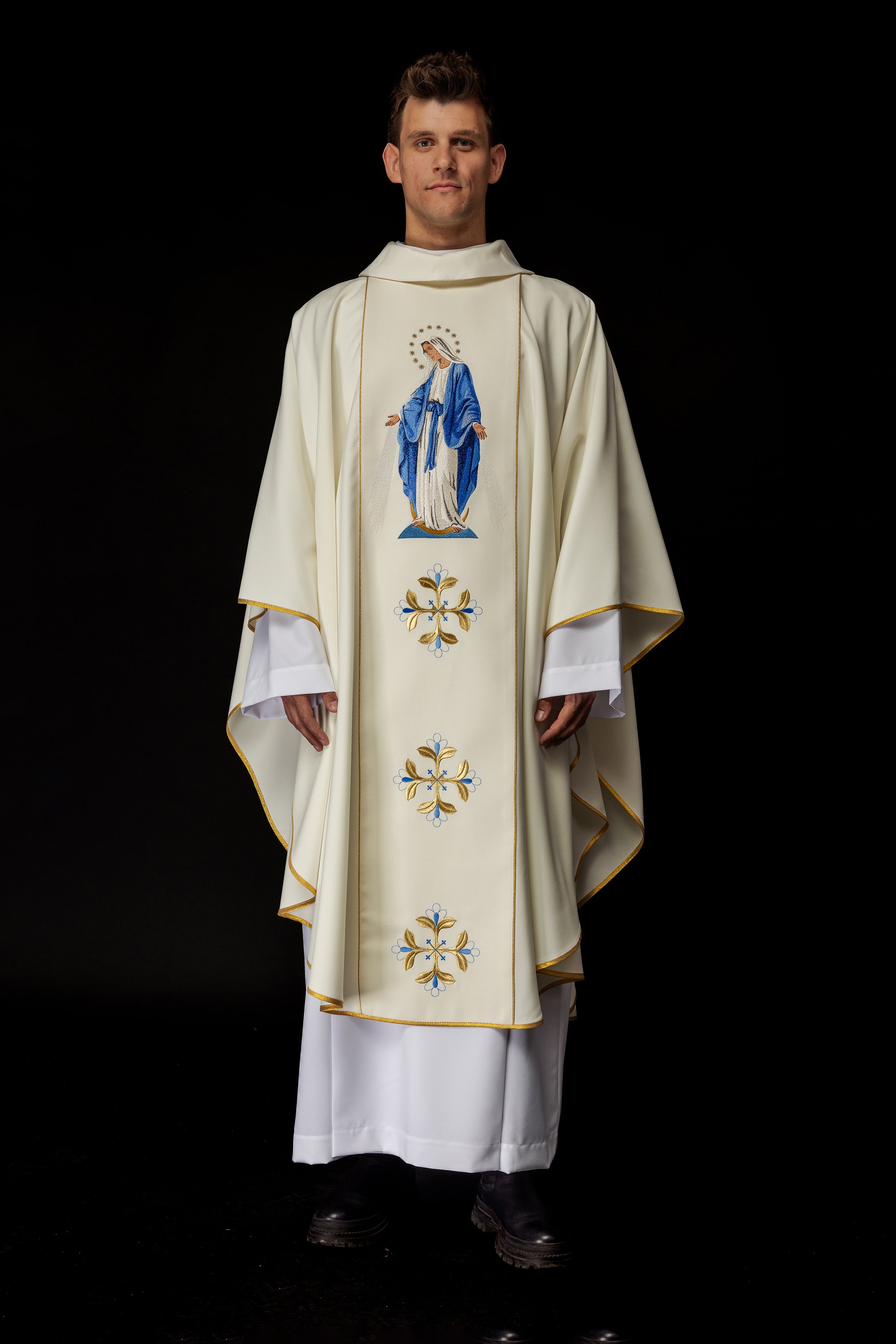 Chasuble brodée à l'effigie de Notre-Dame Immaculée