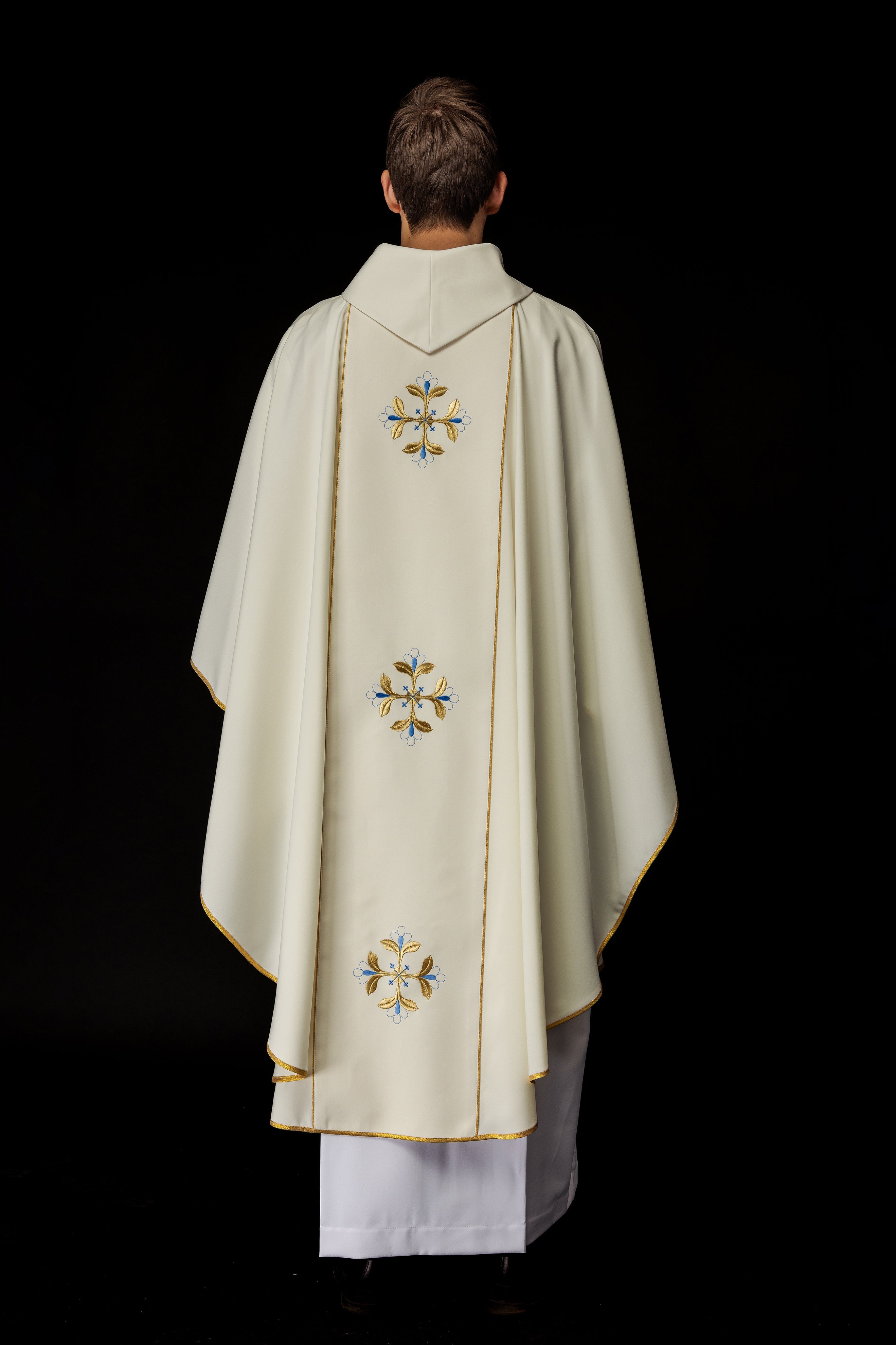 Chasuble brodée à l'effigie de Notre-Dame Immaculée