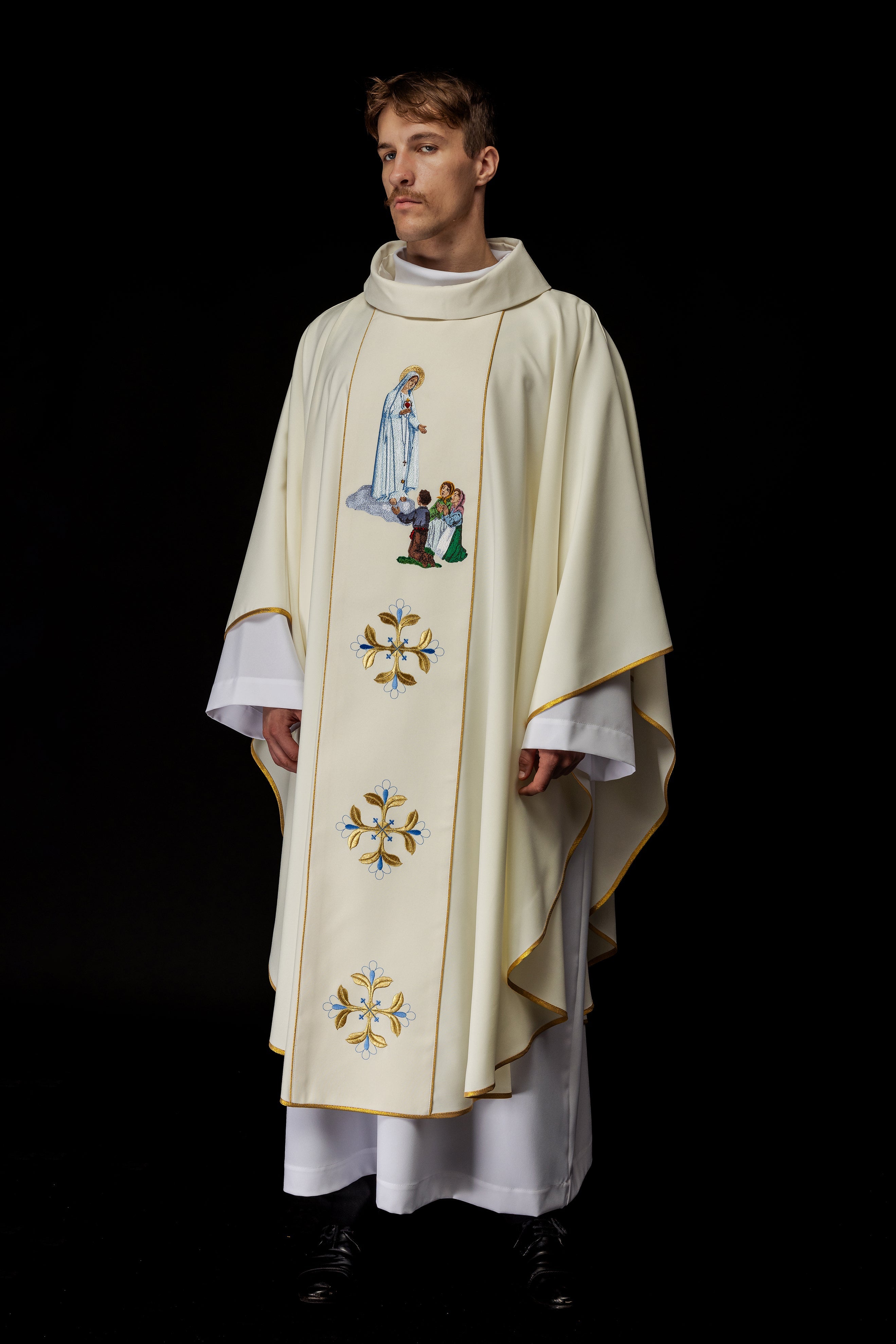 Chasuble brodée avec l'image de Notre-Dame de Fatima