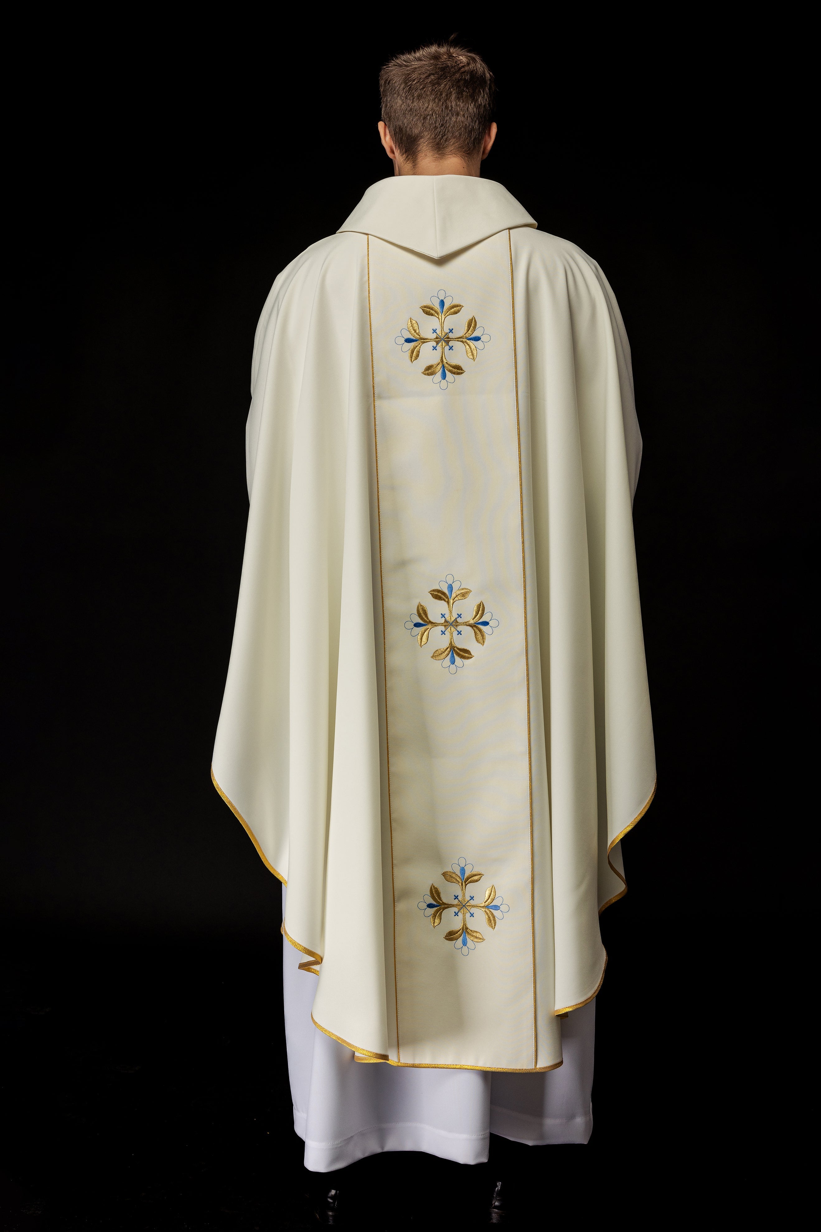 Chasuble brodée avec l'image de Notre-Dame de Fatima