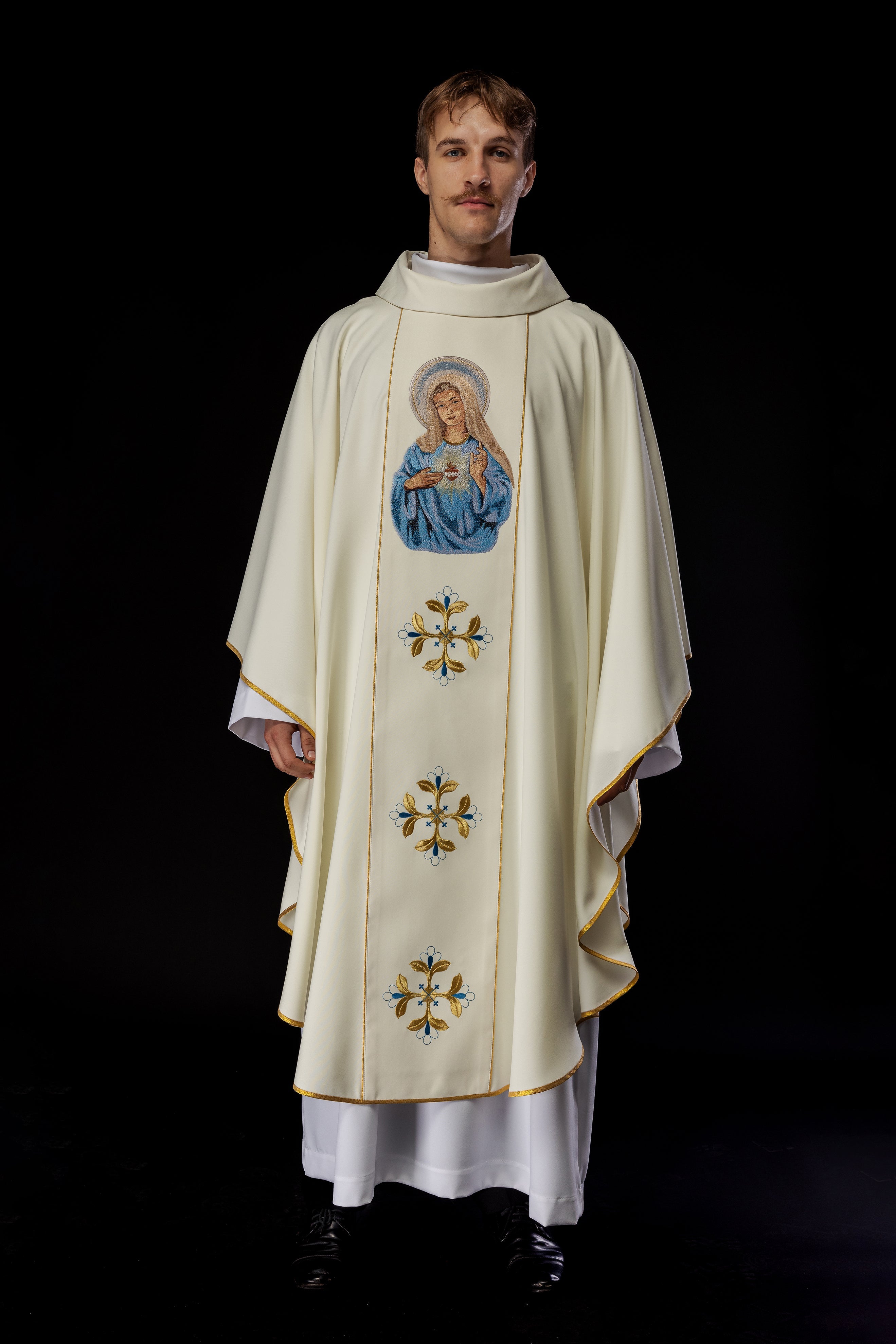 Chasuble brodée avec l'image du Cœur de Marie