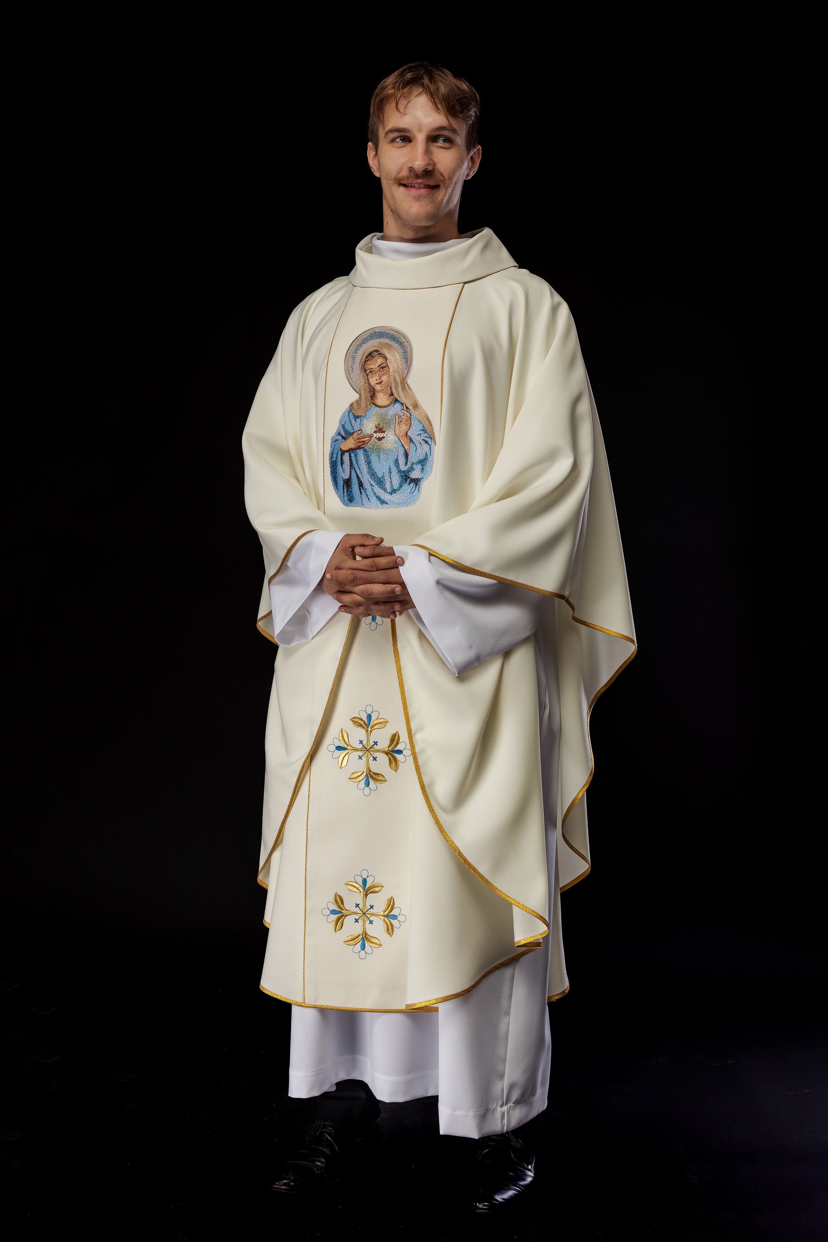 Chasuble brodée avec l'image du Cœur de Marie