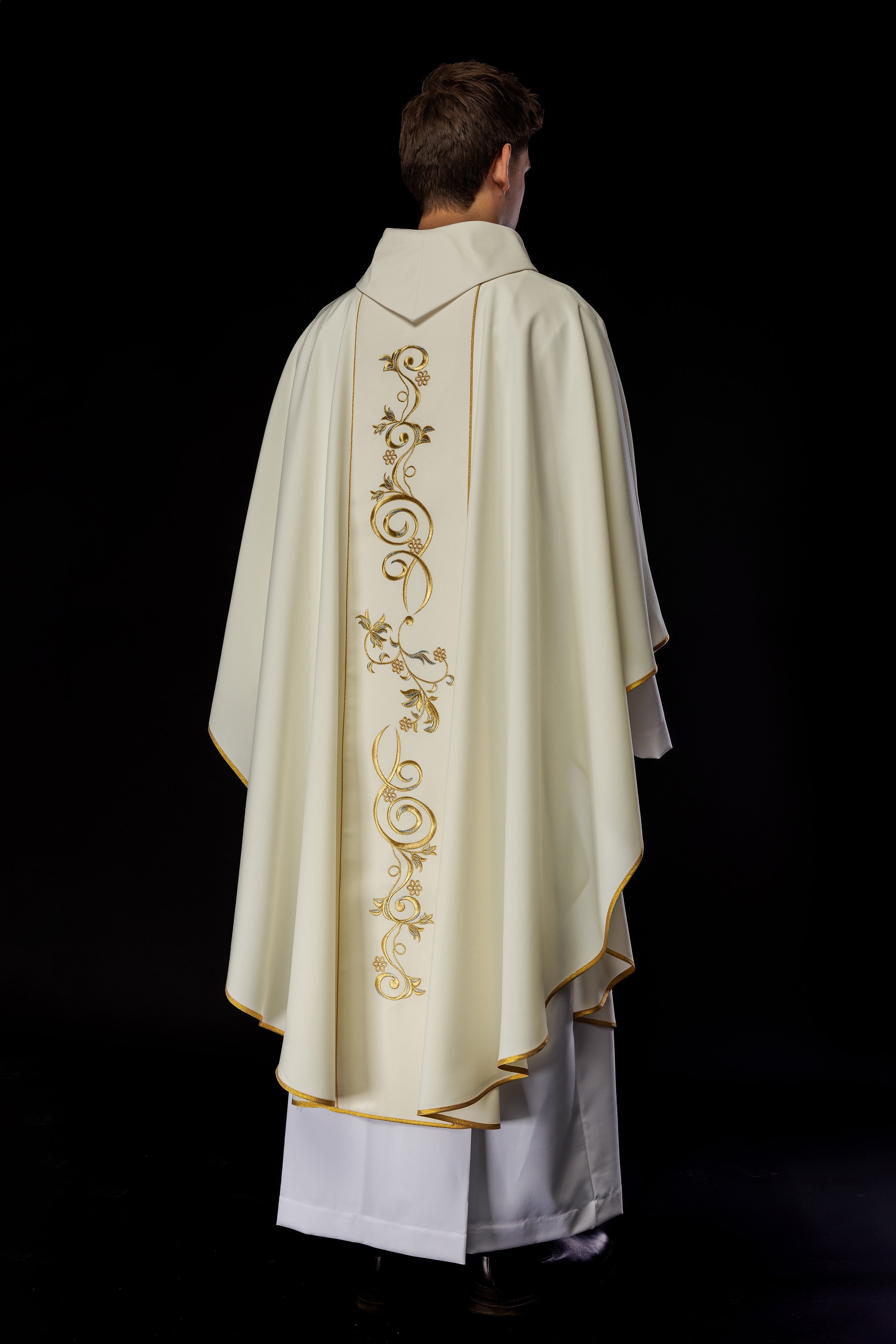 Chasuble brodée avec l'image de Notre-Dame de Fatima