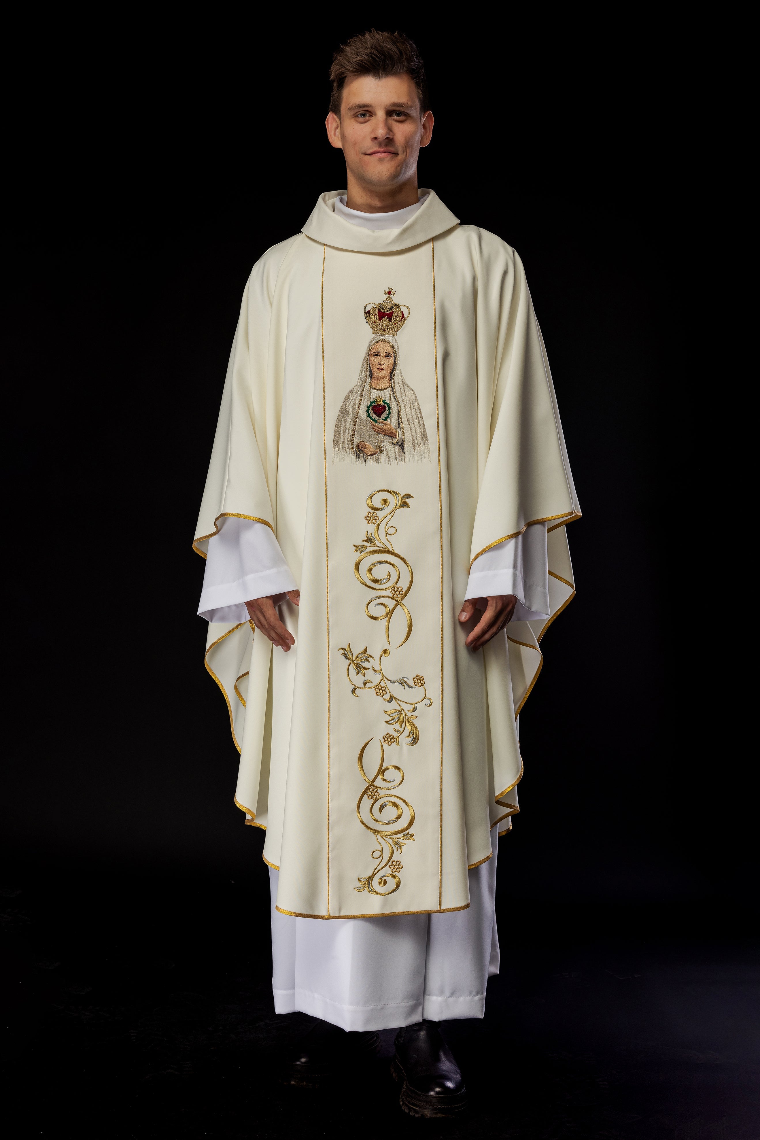 Chasuble brodée avec l'image de Notre-Dame de Fatima